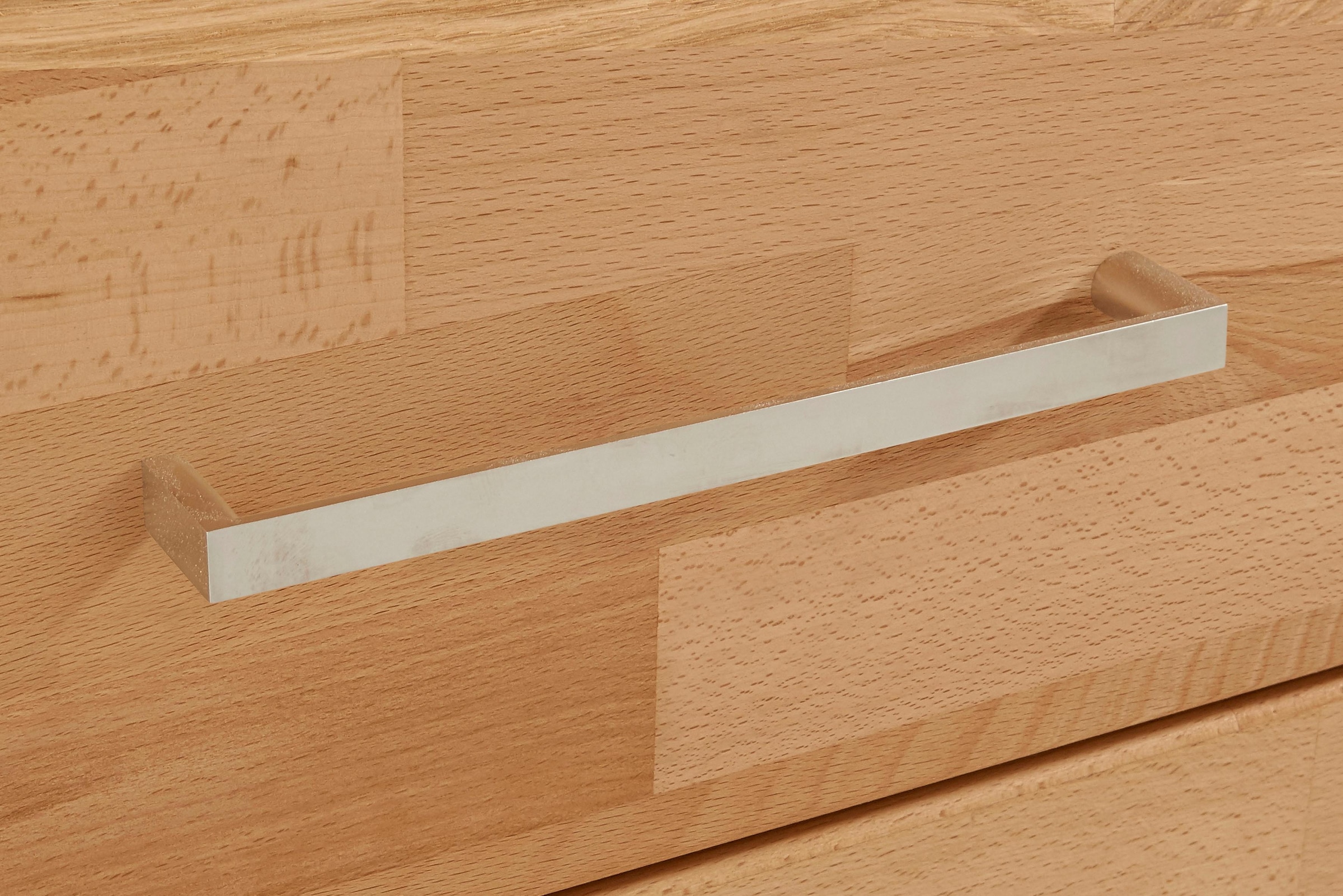 Home affaire Lowboard »Ribe,140cm breit, Fronten Massivholz,6 Fächer,Kabeldurchführung«, Korpus Holzwerkstoff,Glaseinsatz aus gehärtetem Glas,Böden versetzbar