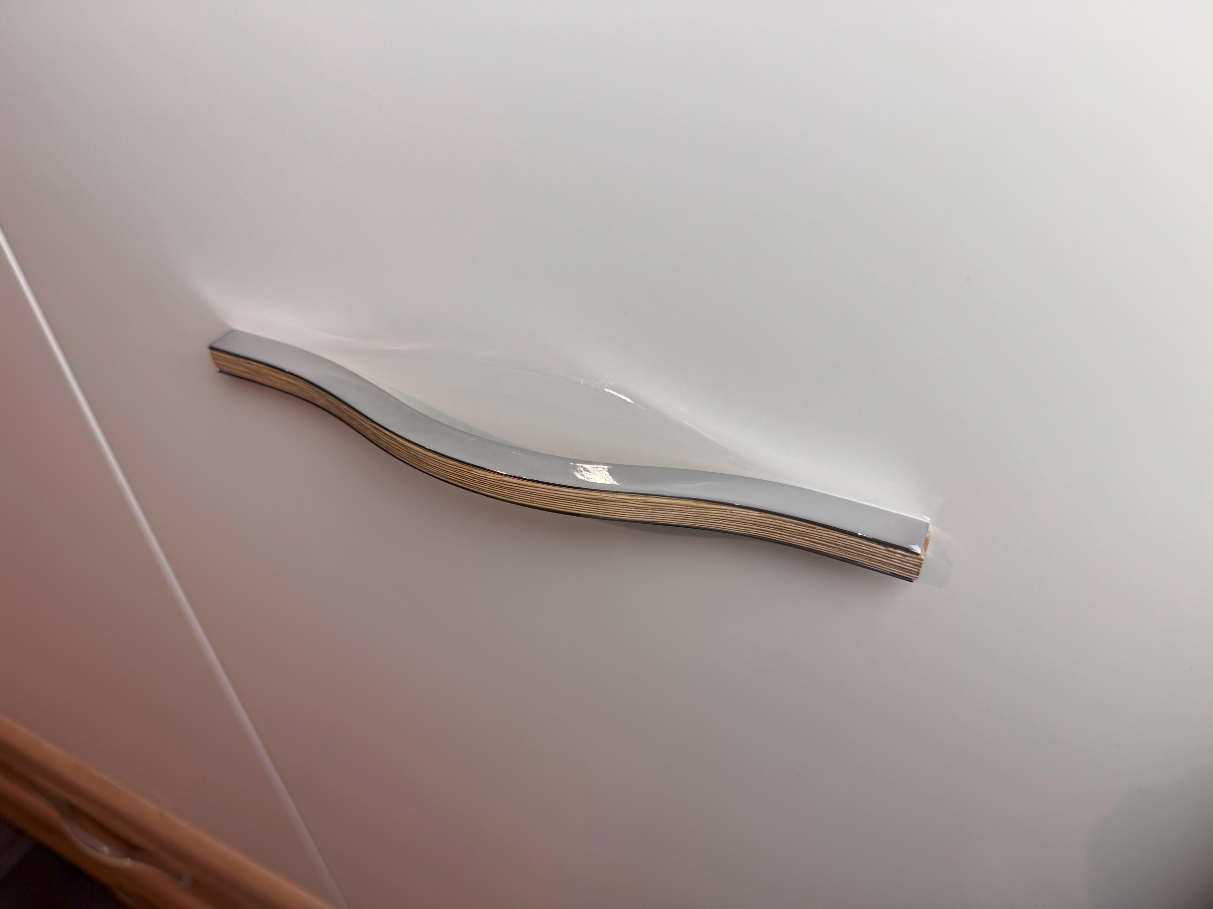 Home affaire Kleiderschrank »Gala, beige hochglänzend UV lackiert, kratzfest, FSC-zertifiziert«, (abgerundete Schubladen aus MDF im Holzdekor, soft-close), mit Beleuchtung und Passpartourahmen, hoher Schrank (224cm), 4 Breiten