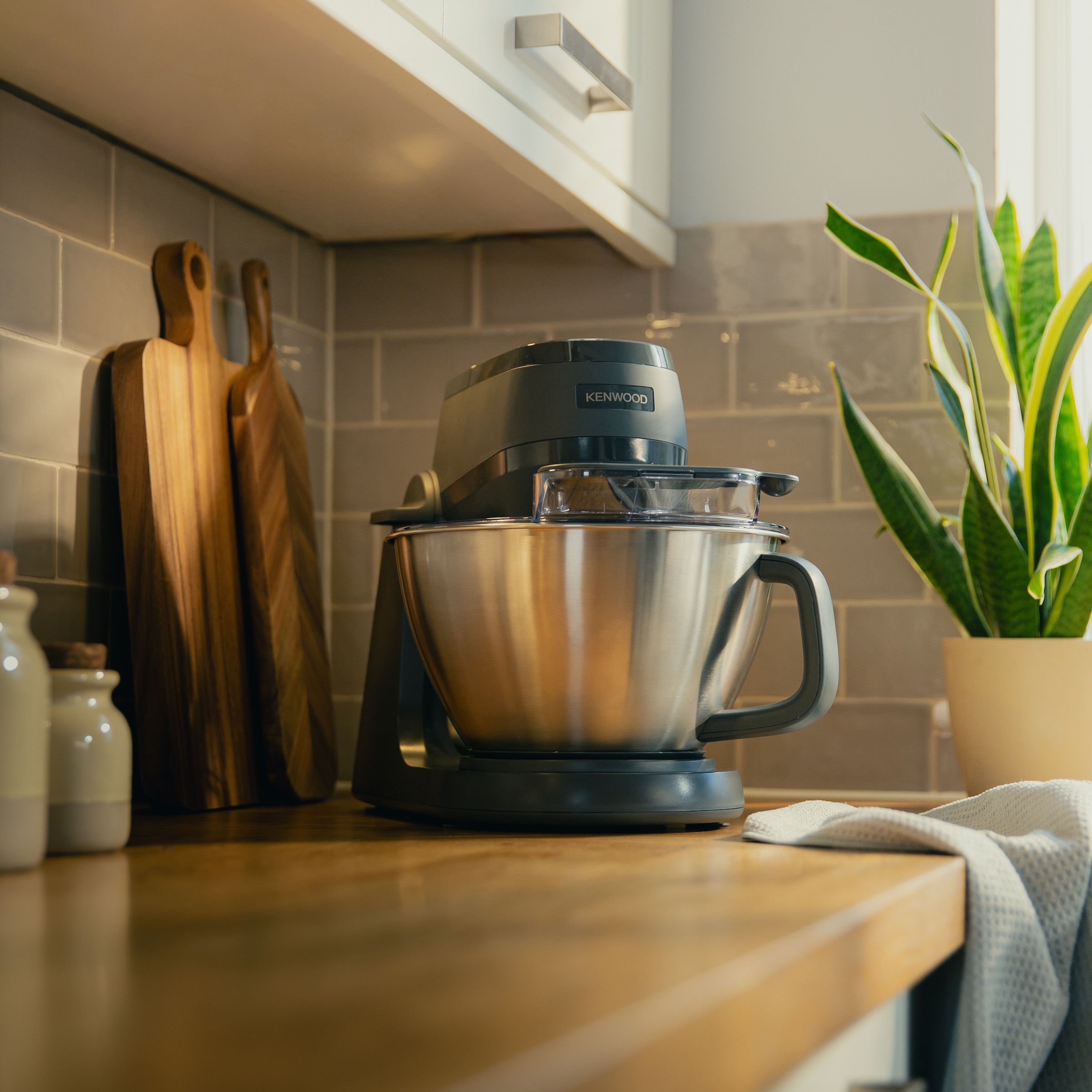 Kenwood Küchenmaschine »Multi Tasker KHC30.070GY« Inkl. 4,3L Schüssel, 3 Aufsätze, Spritzschutz, Zitruspresse