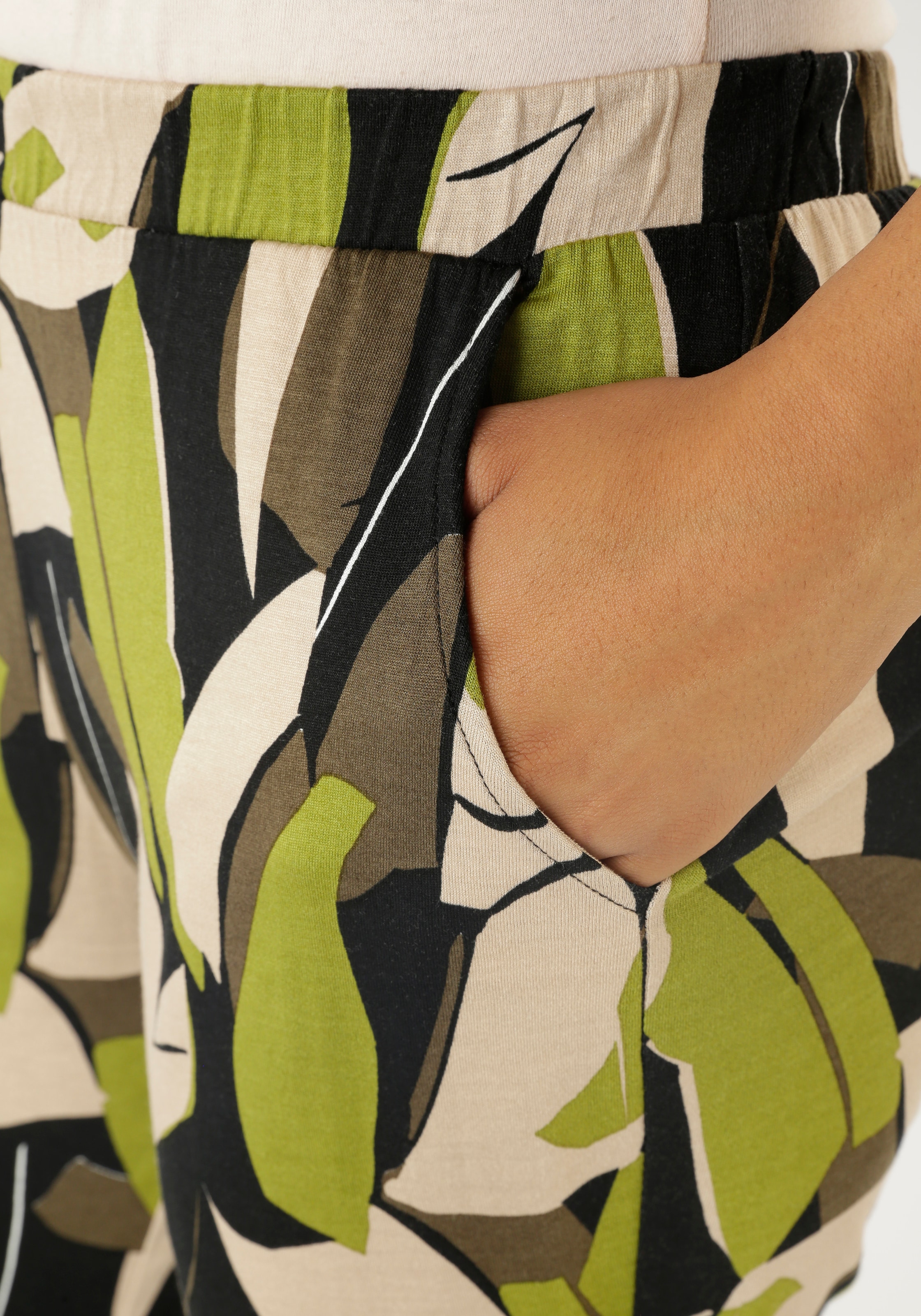 Aniston SELECTED Schlupfhose, mit trendigen Allover-Print - NEUE KOLLEKTION