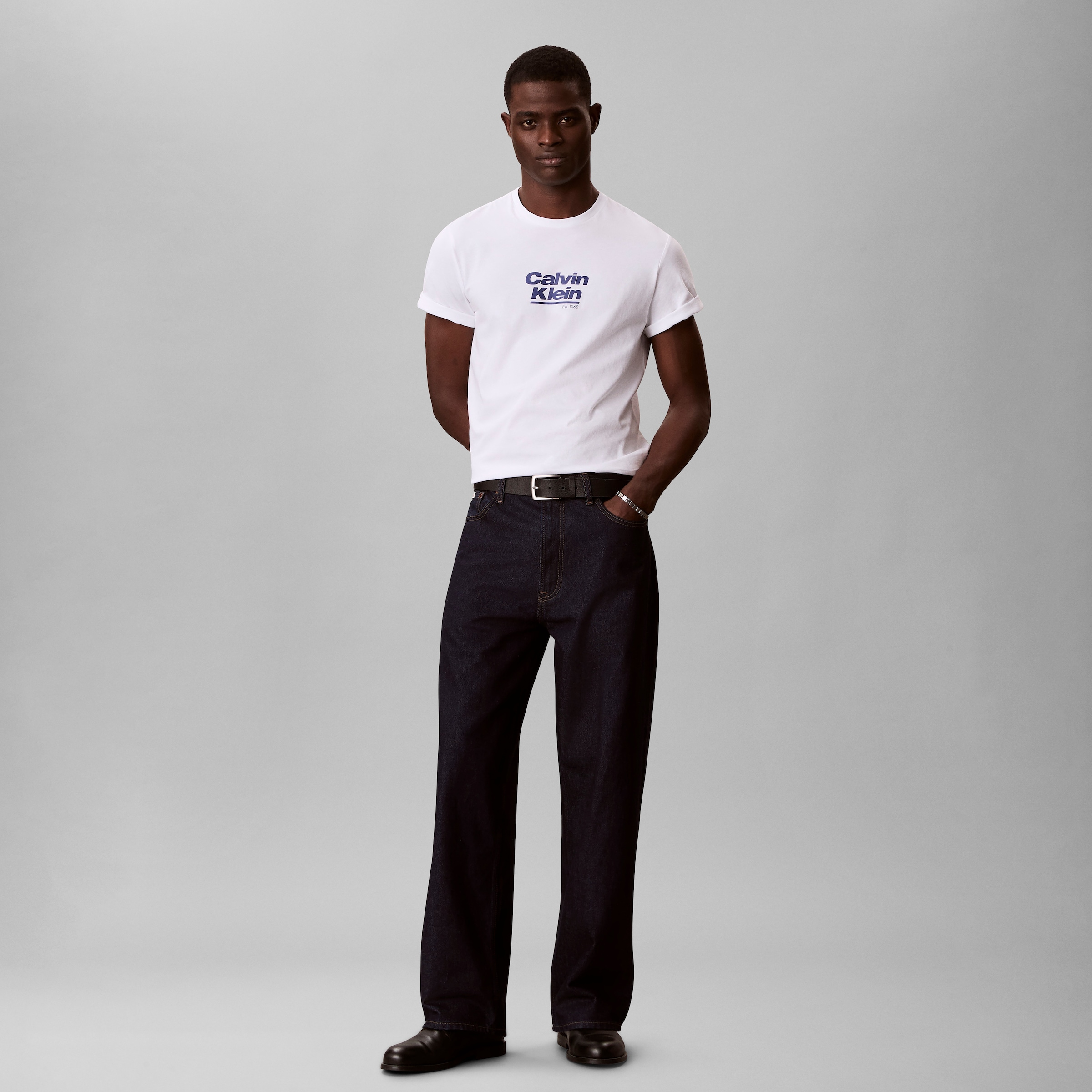 Calvin Klein Jeans T-Shirt Rundhalsausschnitt, Regular Fit, Logoschriftzug