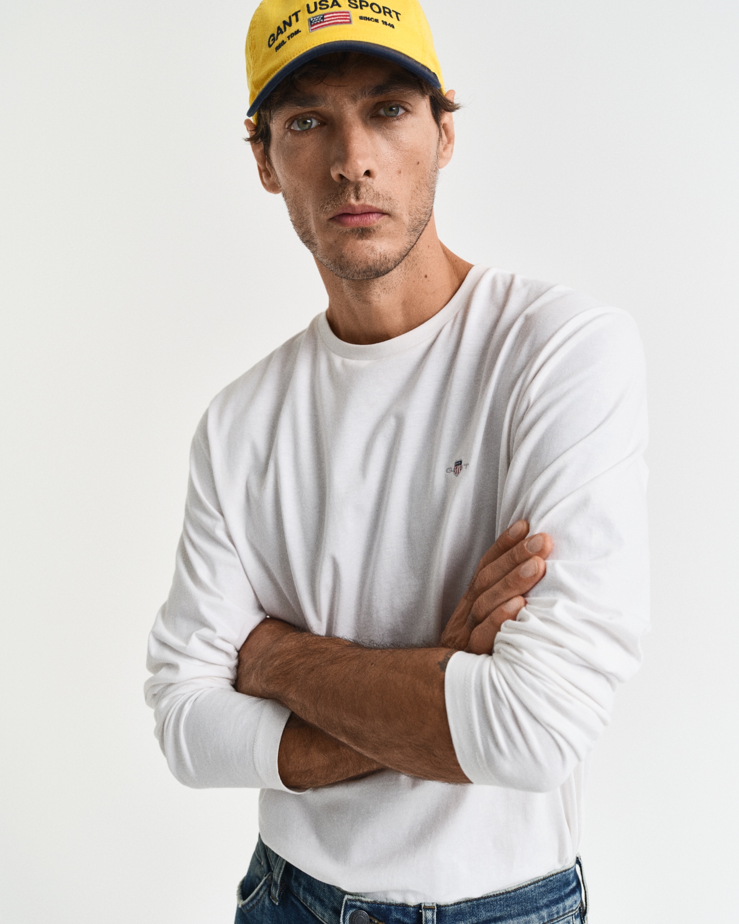 Gant Langarmshirt »REG SHIELD LS T-SHIRT«, mit Logostickerei auf der Brust