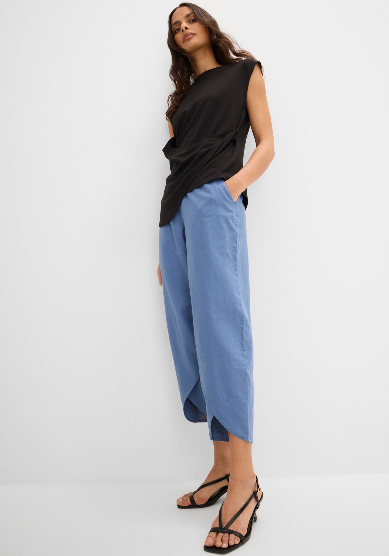 bonprix 3/4-Hose »3/4-Hose aus leichtem Leinen-Mix«  aus Leinen-Mix, mit Seitenschlitzen, Regular Fit, casual Stil
