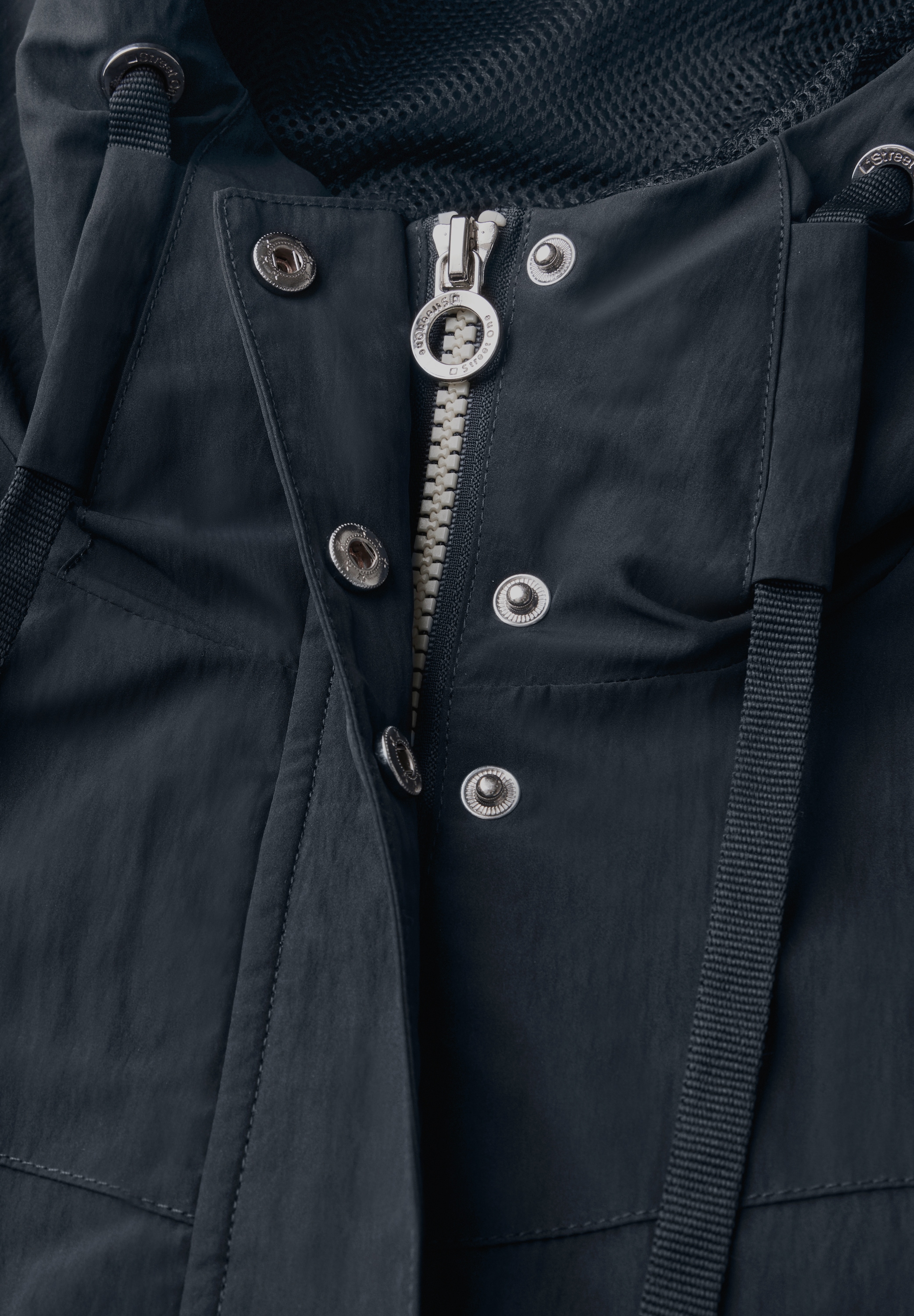 STREET ONE Windbreaker, mit Kapuze, mit Logo Stickerei