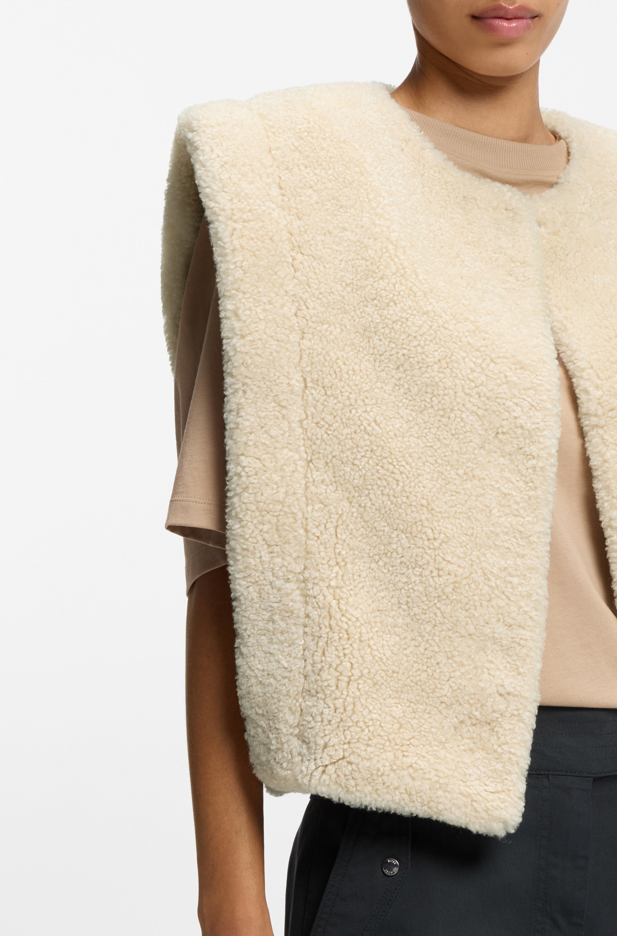 BOSS ORANGE Fellimitatweste »Cosila Premium Damenmode« im Teddy-Look, verdeckter Verschluss