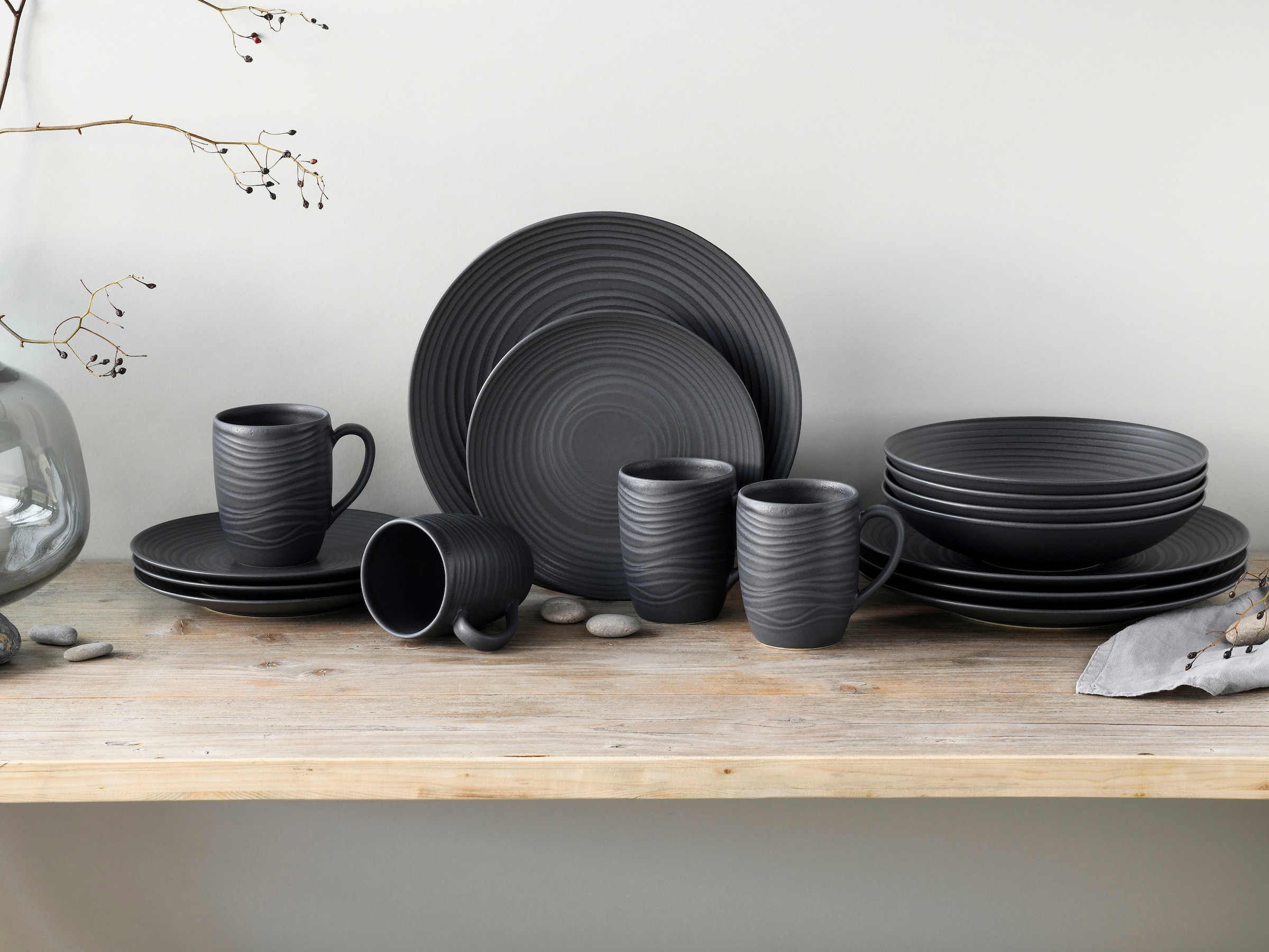 CreaTable Kombiservice »Geschirr-Set Lava Stone«, (Set, 16 tlg., Kaffeeservice und Tafelservice im Set, für 4 Personen), Service, schwarz, erhabenenes Relief, 16 Teile, für 4 Personen