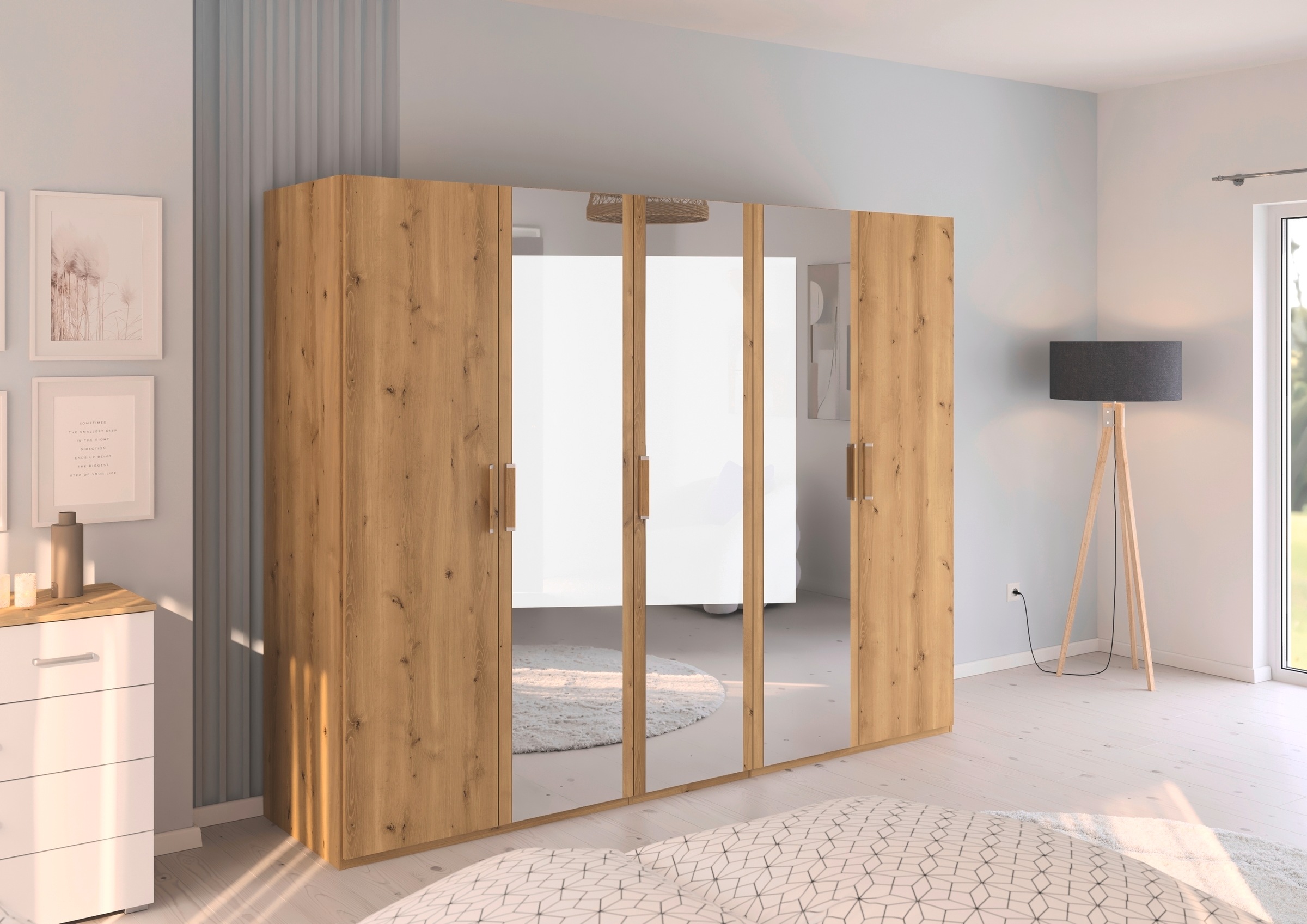 rauch Drehtürenschrank »Kleiderschrank Schrank Garderobe Schlafzimmerschrank EVELYN«, (in 2 Höhen 197 oder 210 cm erhältlich), in elegantem Stil, viel Stauraum 3 Breiten und 2 Höhen MADE IN GERMANY