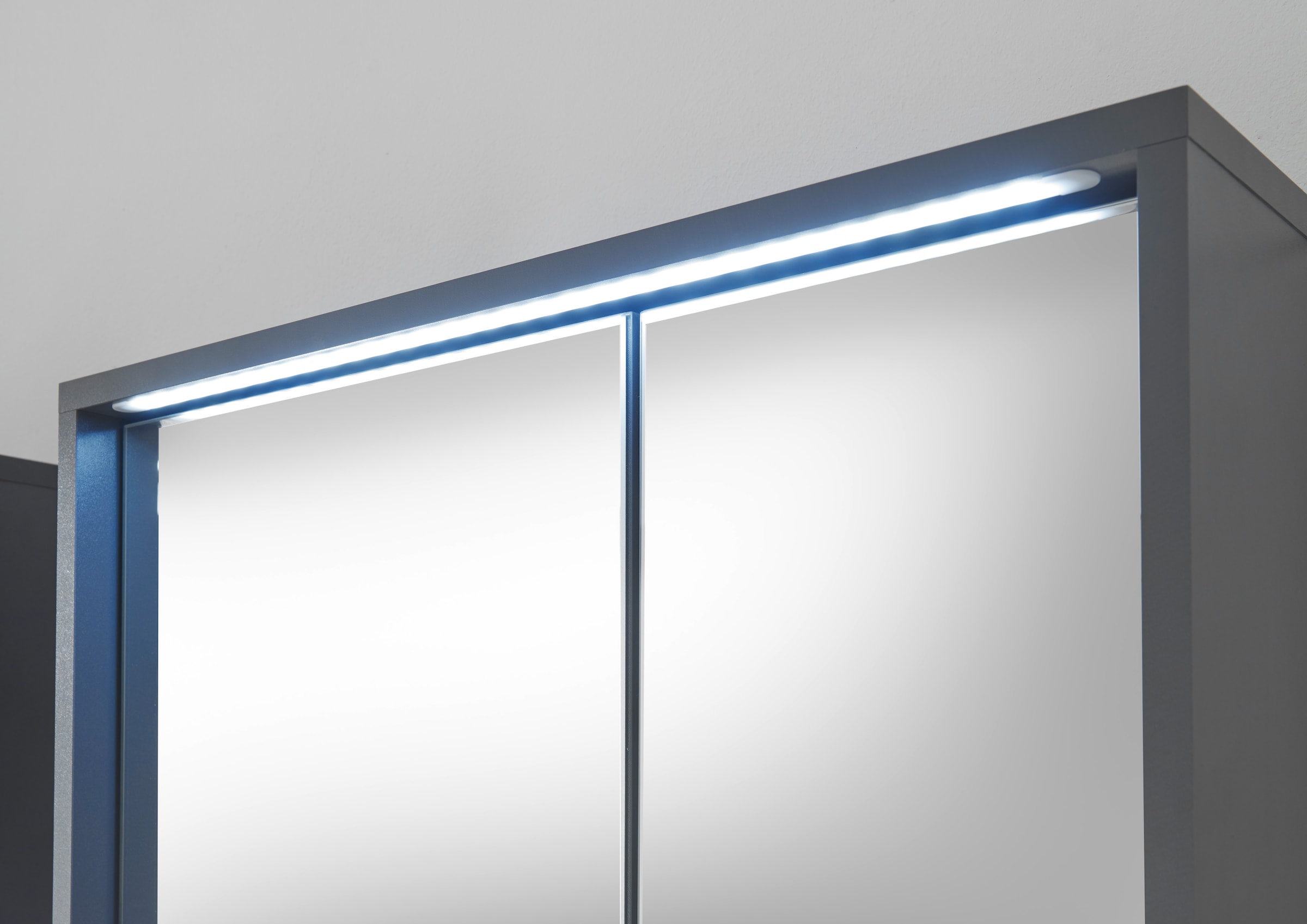 BASIC by Balculina Spiegelschrank »Lucera Spiegelschrank, Badezimmerschrank BxHxT 60x75x20« 1 Stk. tlg. Breite 60 cm, Tür L/R montierbar, LED-Beleuchtung