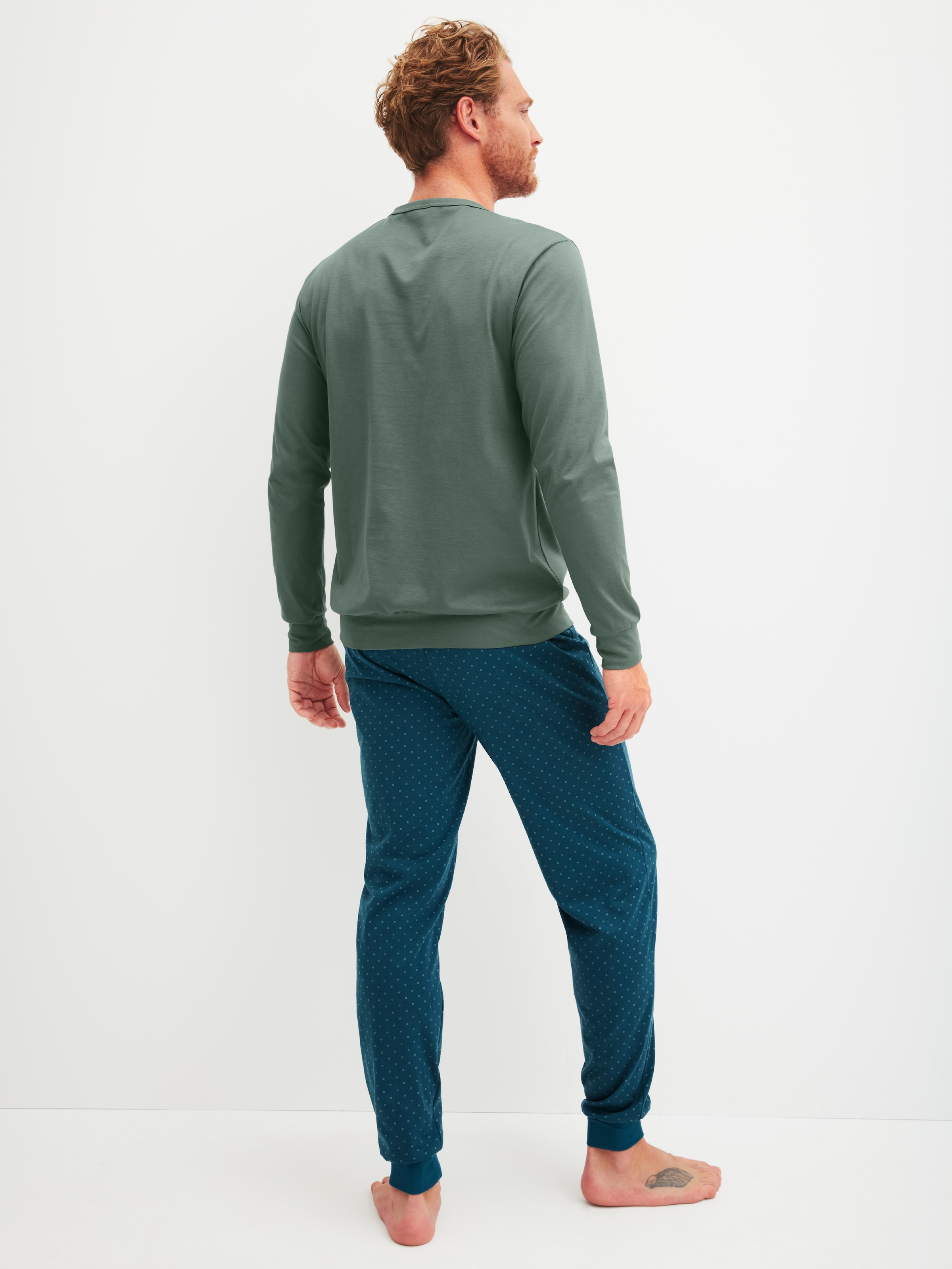 CALIDA Schlafanzug »Relax Imprint 2« 2 tlg. aus weicher Single-Jersey-Qualität, mit langem Arm, Rundhalsausschnitt