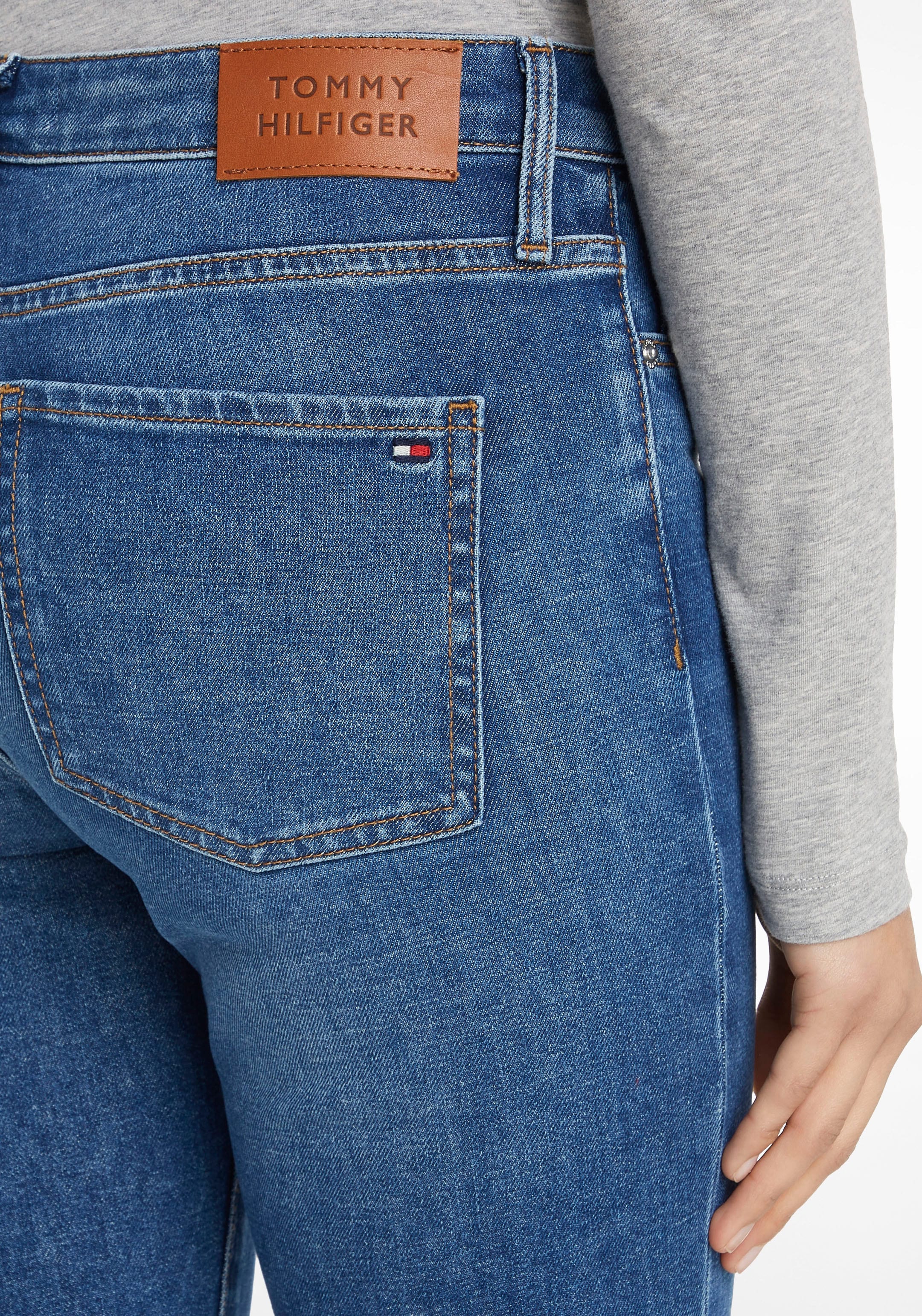 Tommy »BOOTCUT Hilfiger Bootcut-Jeans Tommy RW online Logo- Hilfiger Badge PATY«, bei mit