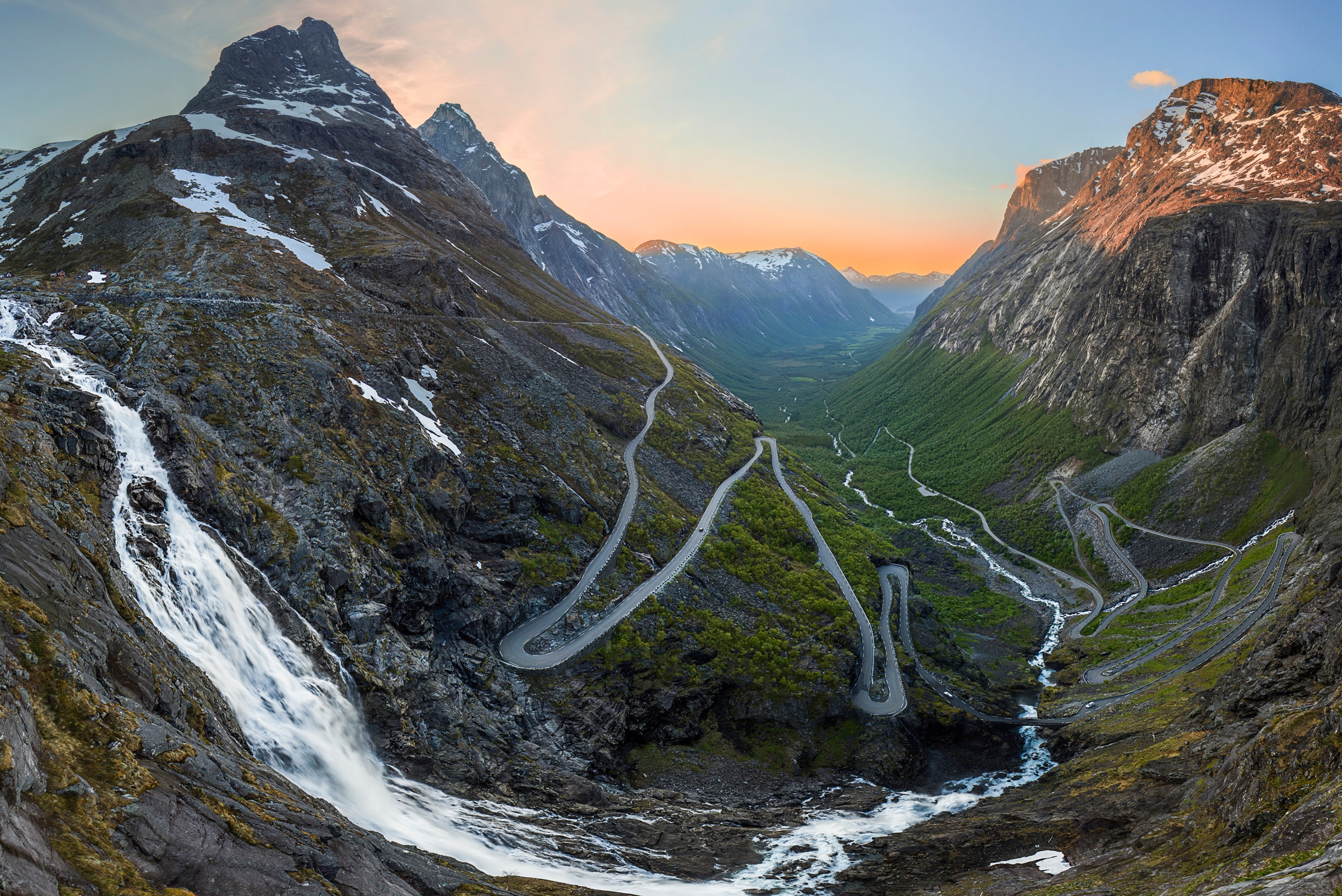 Papermoon Fototapete »Photo-Art CHRISTER OLSEN, TROLLSTIGEN« günstig online kaufen