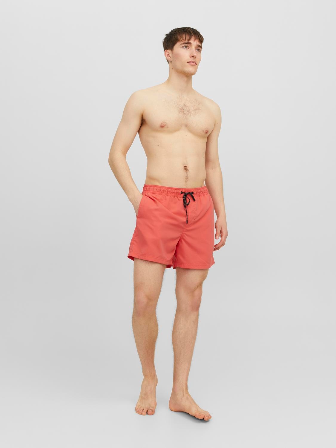 5. Bild von Jack & Jones Badeshorts »JPSTFIJI JJSWIM SOLID SN LY«, schmal geschnittene Schwimm-Shorts für den Strand aus recyceltem Garn