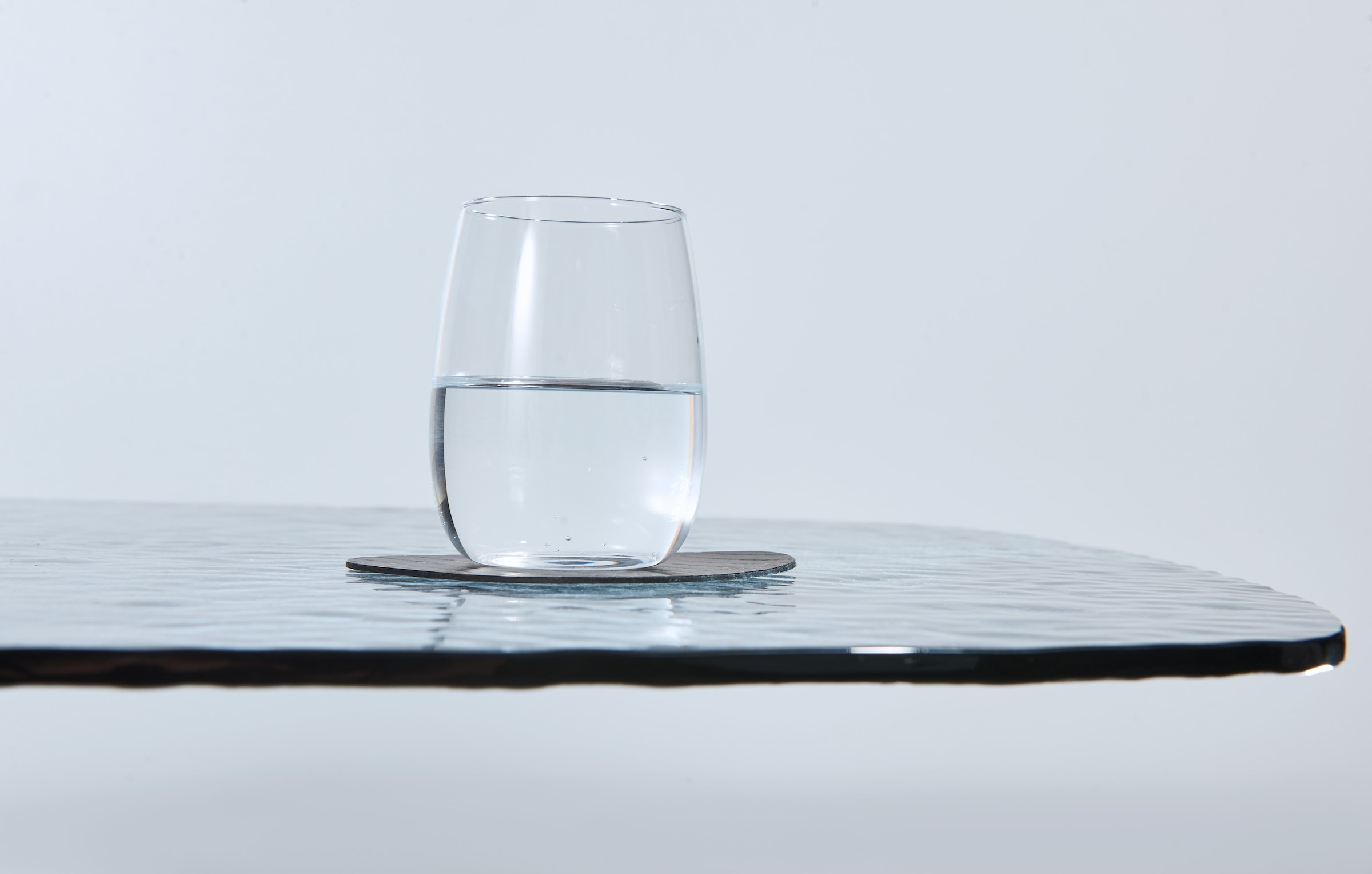 Stolkom Couchtisch »Elias Glastisch schwarz, Wohnzimmertisch BxHxT 110x44x70 cm«, Sicherheitsglas Bruchsicher, Glasplatte Wasserwelle schwarz getönt