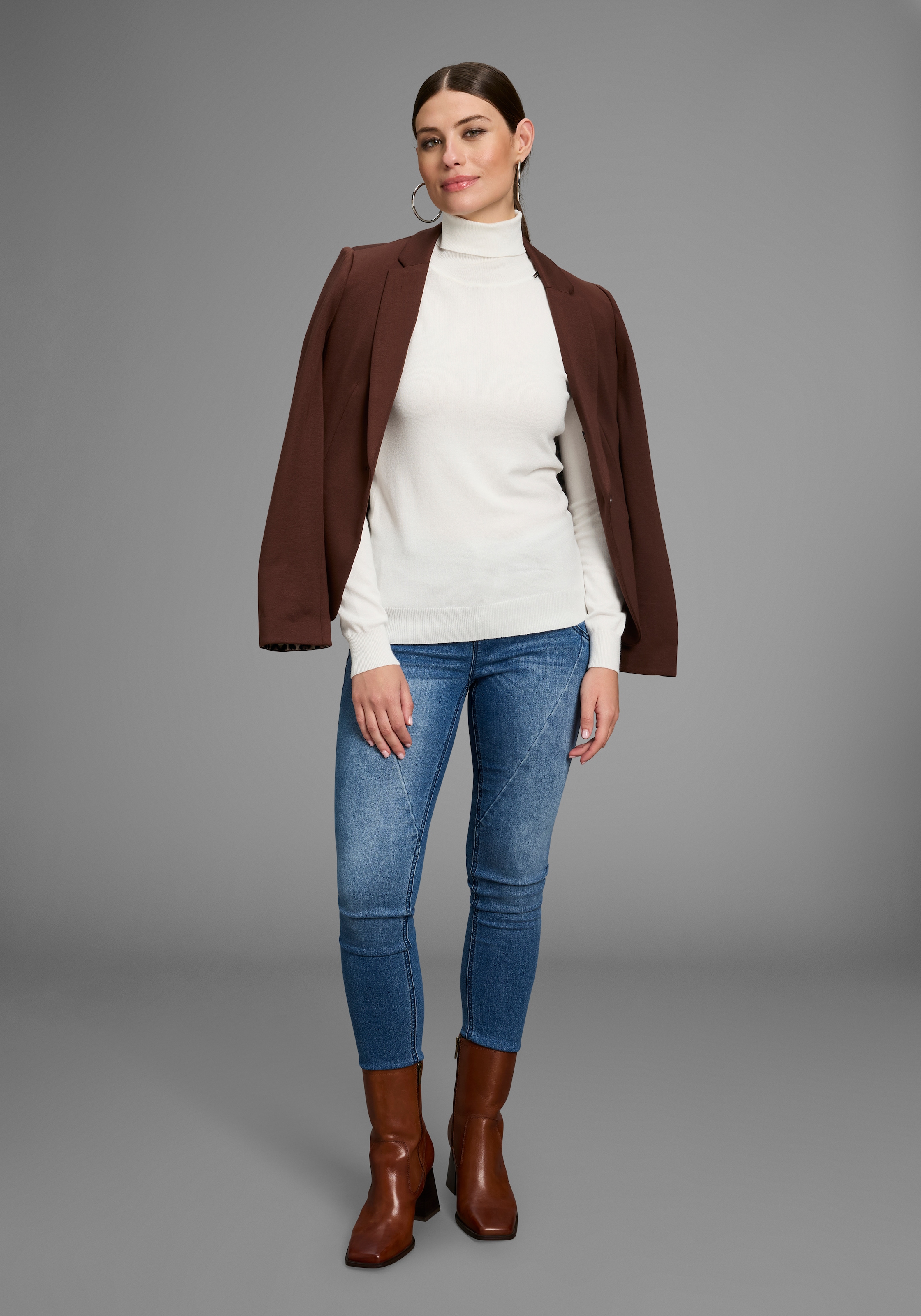Bruno Banani Rollkragenpullover, mit Metalllogo