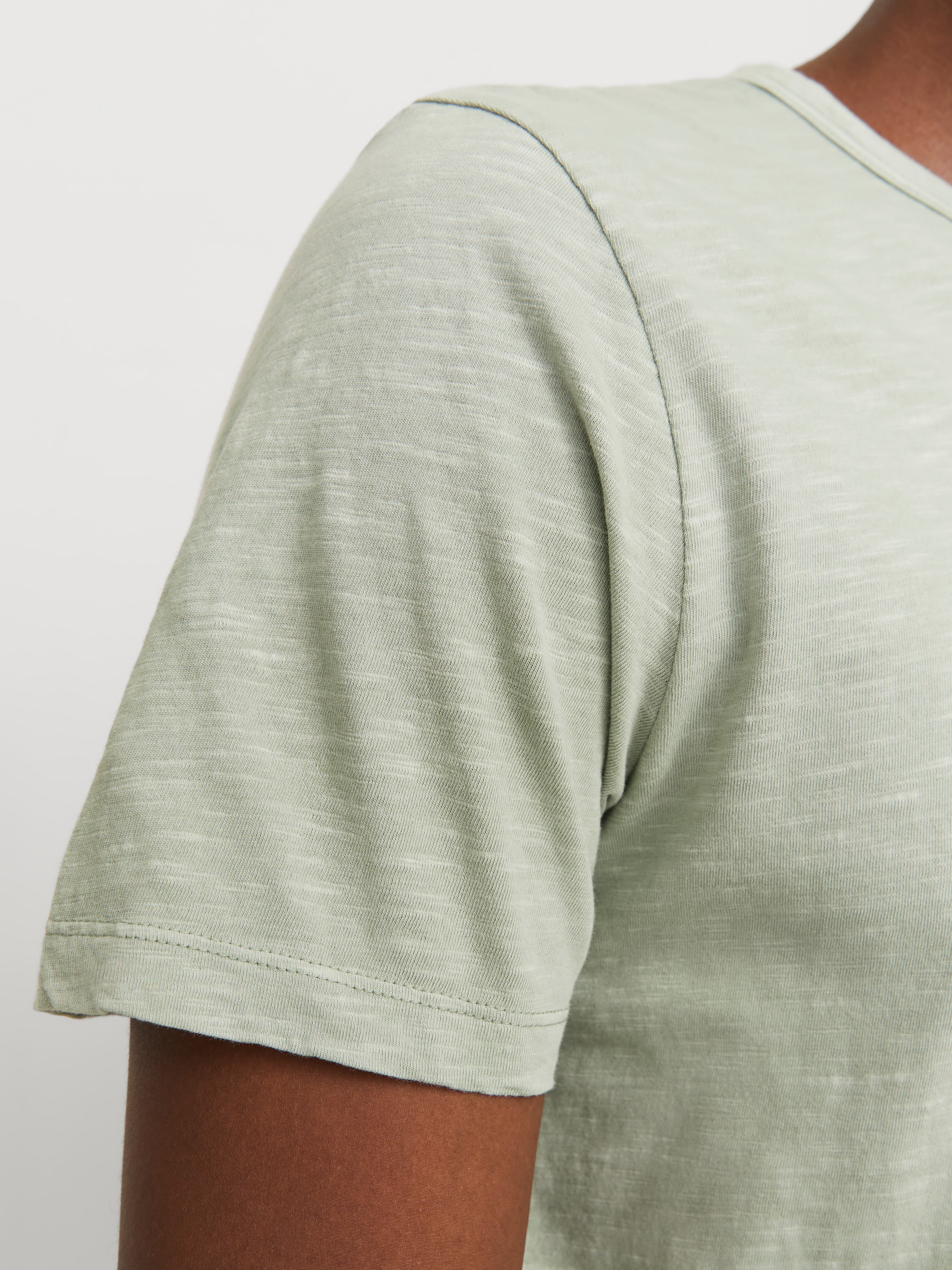 Jack & Jones T-Shirt »JJESPLIT NECK TEE SS NOOS«, mit V-Ausschnitt