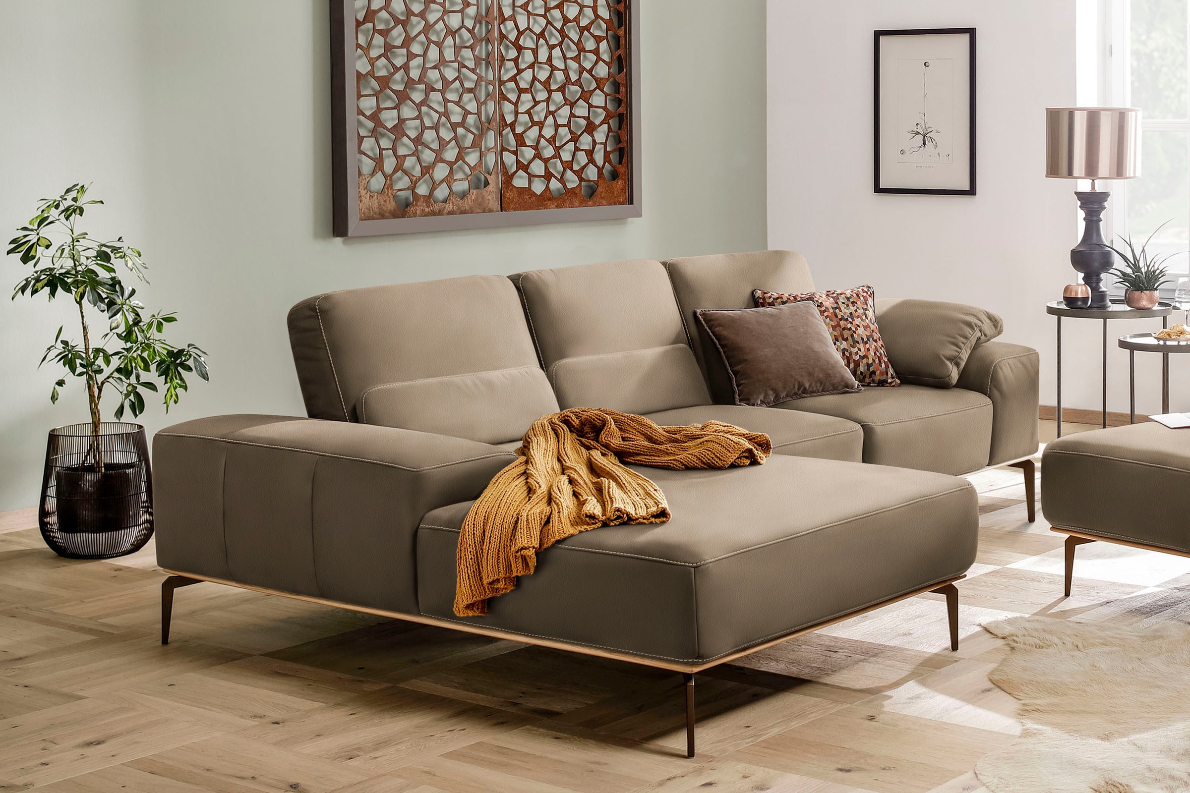 W.SCHILLIG Ecksofa »run, Designsofa mit tollem Sitzkomfort, bequem, L-Form«, mit Holzsockel, Füße in Bronze pulverbeschichtet, Breite 279 cm