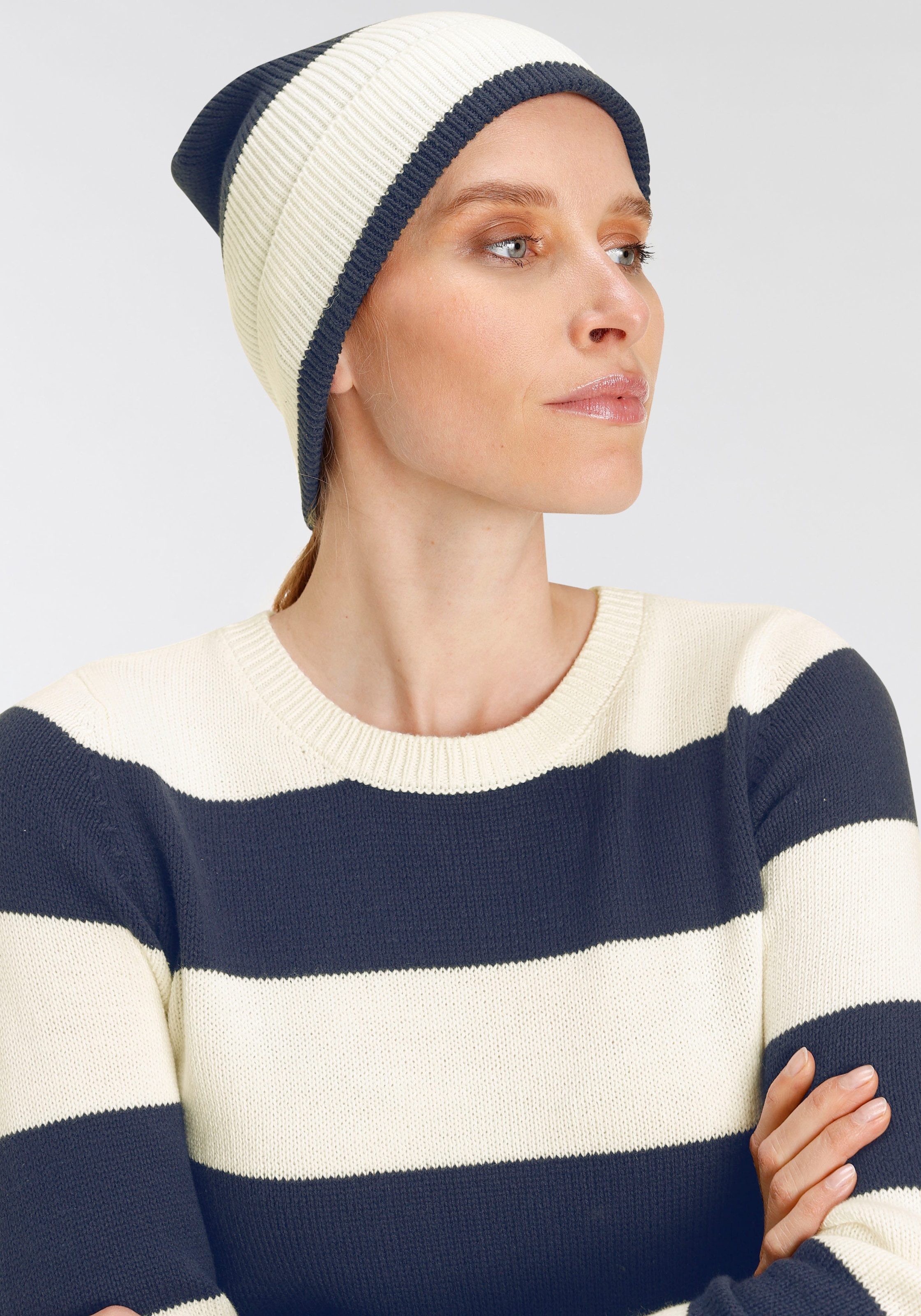 DELMAO Rundhalspullover, (Set, 2 tlg., Pullover + Mütze), mit passender Mütze