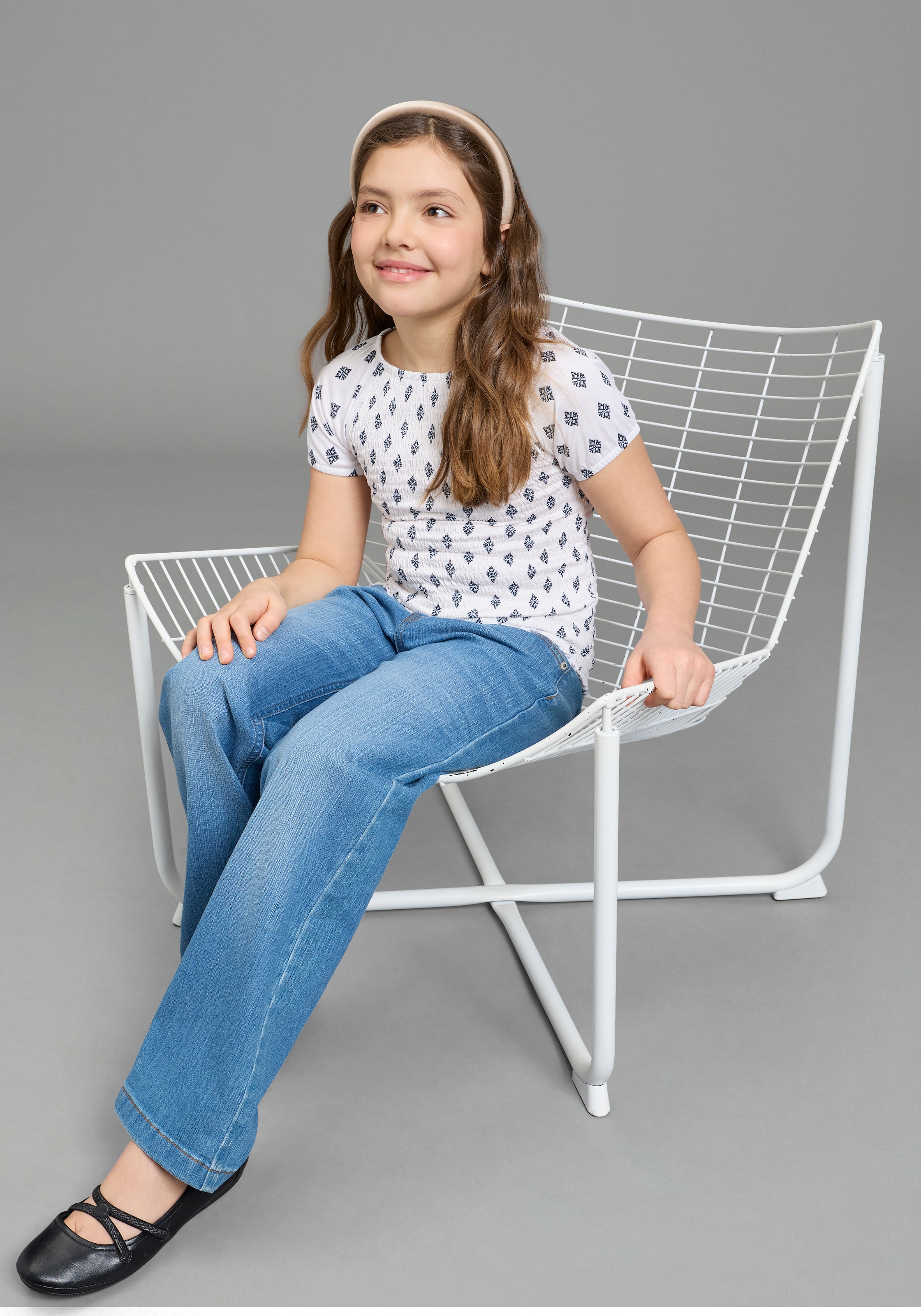 Bruno Banani T-Shirt »Viskose-Allover gemustertes Shirt, Smoke Carmenshirt für Mädchen« modischer Stil, Kurzarm, mit Carmenausschnitt, Allover-Druck