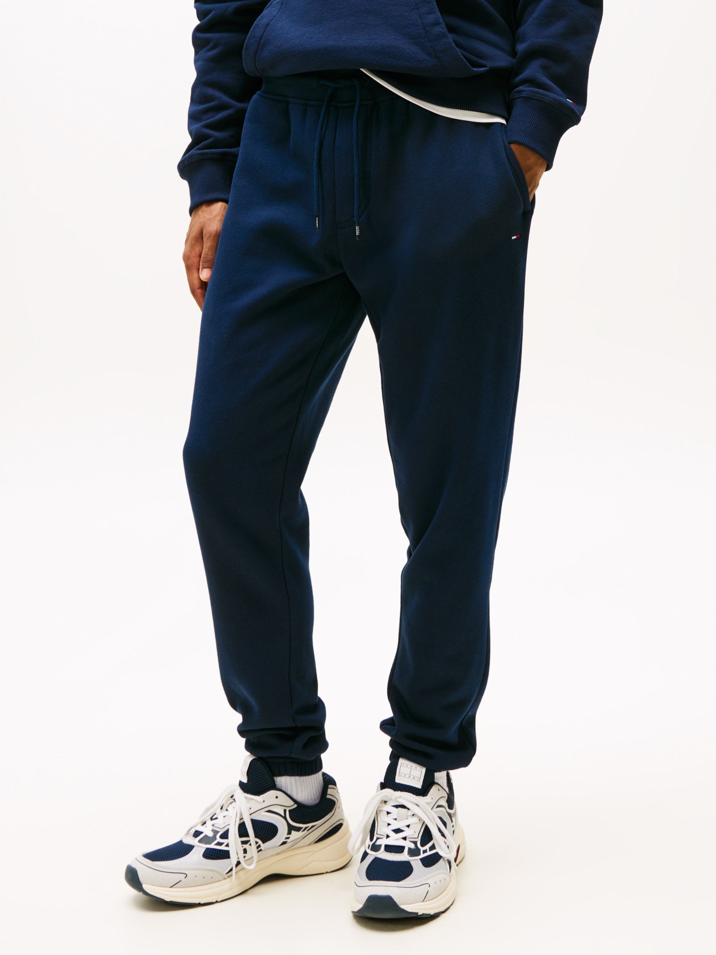 Tommy Jeans Sweathose »TJM SLIM S FLAG SWEATPANT«, Mit Kordelzug