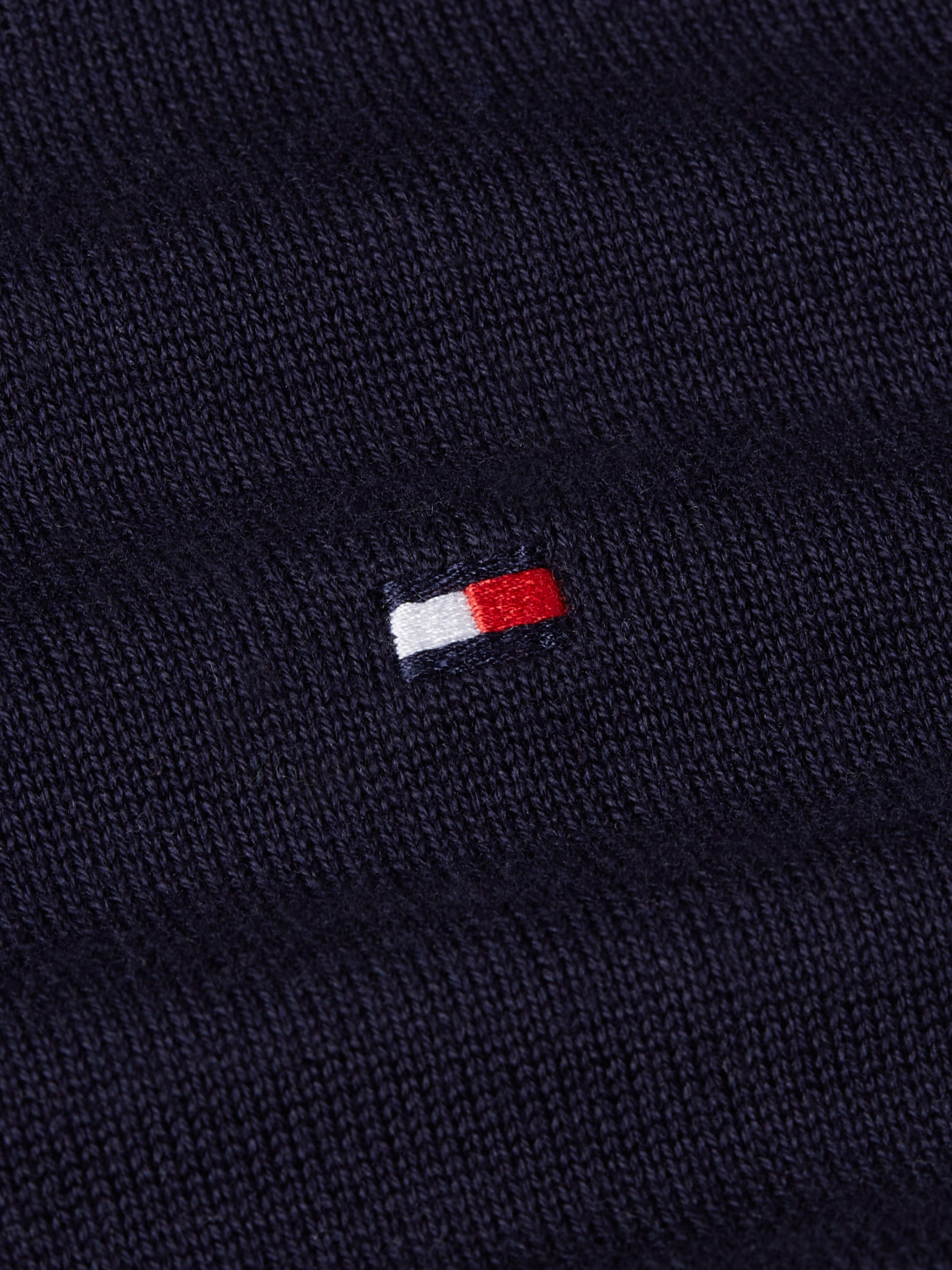 Tommy Hilfiger Strickpullover »ESSENTIAL COTTON V NECK mit V-Ausschnitt und Stickerei«, unifarben, casual, regular fit, Baumwolle, V-Ausschnitt