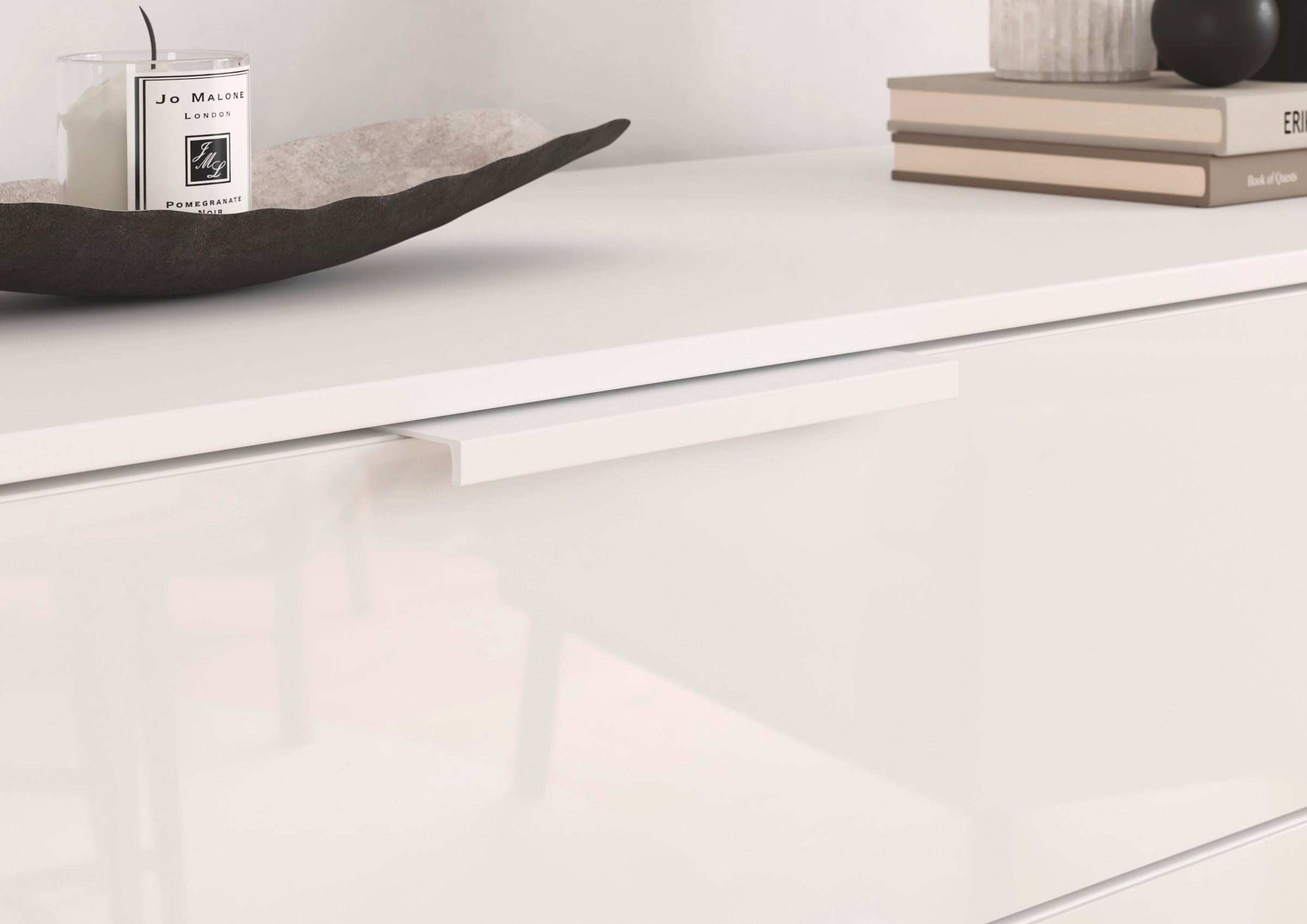 rauch Schubkastenkommode »Highboard Sideboard Kommode MONTCLAR Frontauswahl Dekor/Hochglanz/Glas« in 2 Breiten: 40 oder 80 cm / Höhe 100 cm, inkl. Soft-Close-Funktion,  mit 5 geräumigen Schubladen, viele Griffvarianten MADE IN GERMANY
