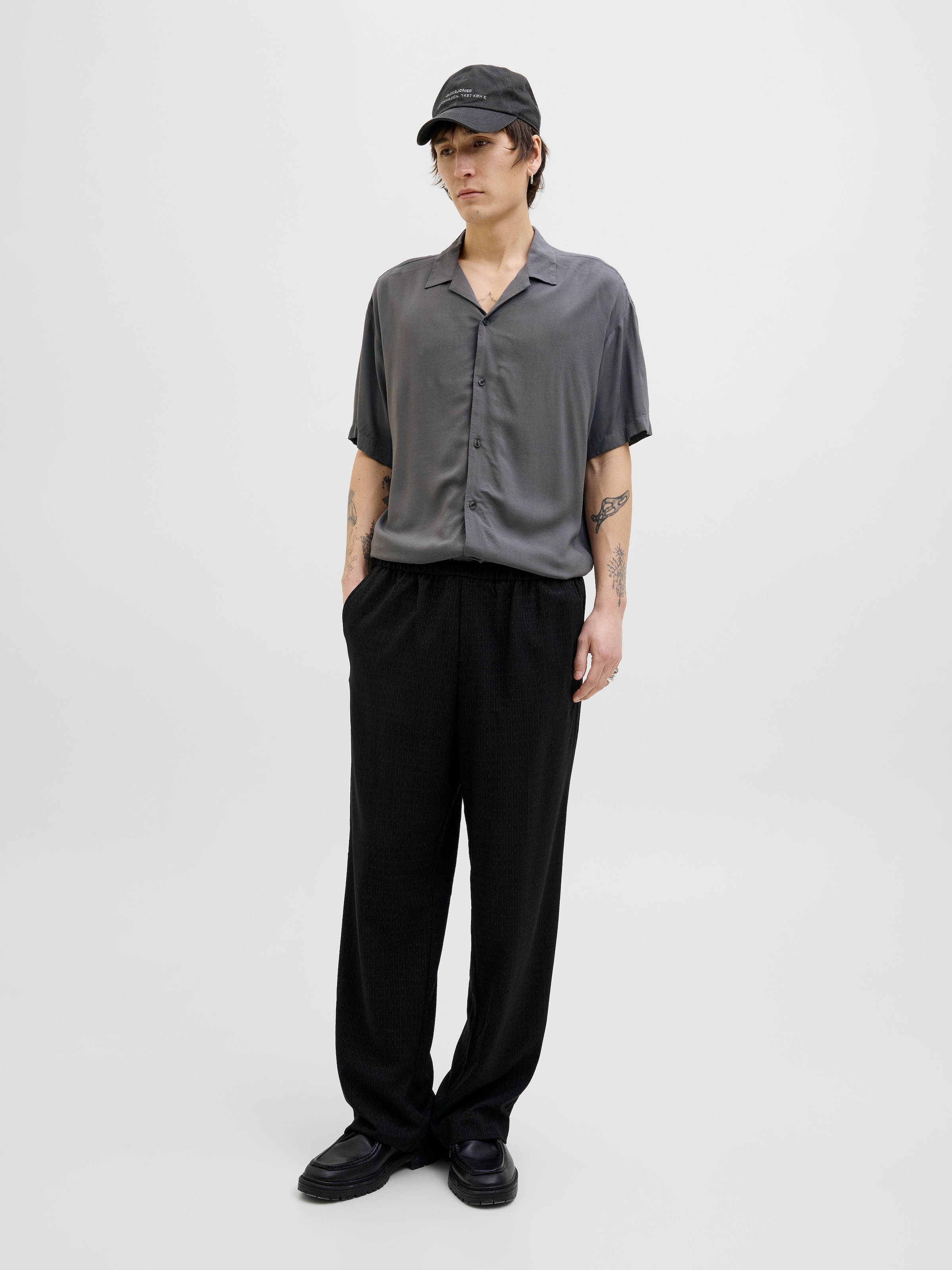 Jack & Jones Kurzarmhemd »JJEJEFF SOLID RESORT SHIRT S/S SN«, mit Resort Kragen