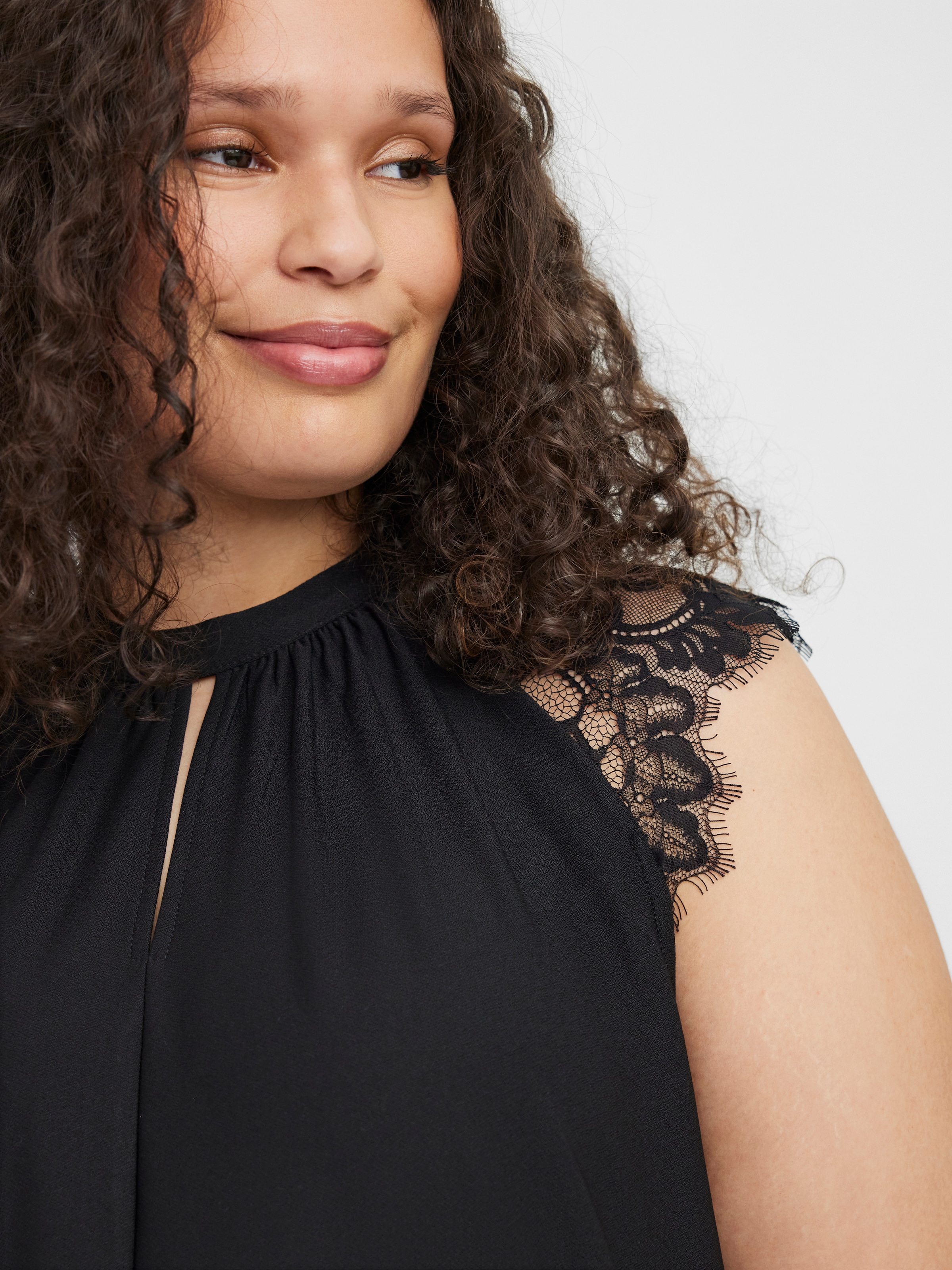 Vero Moda Curve Spitzenshirt »VMMILLA SL LACE TOP NOOS CUR« Materialmix, regular fit