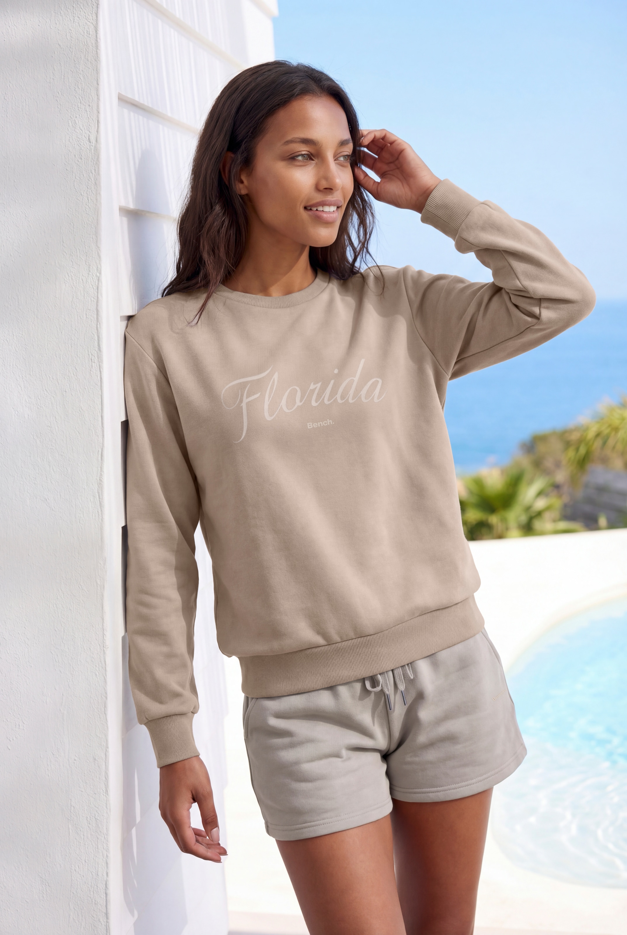 Bench. Loungewear Sweatshirt , mit tonigem Frontdruck
