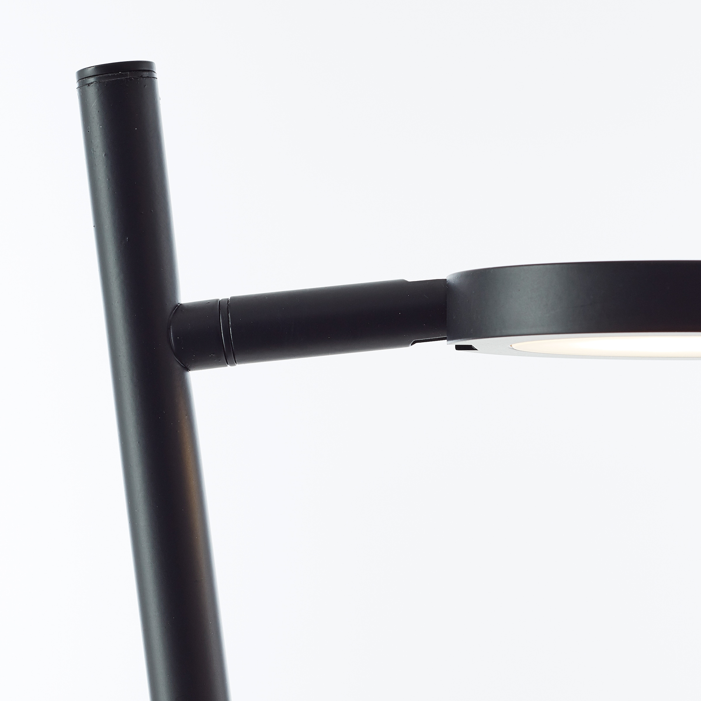 Brilliant LED Stehlampe »Pesso«, 135 x 25 x 20 cm, 600 lm, 3000 K, 3-Stufen dimmbar, schwenkbar, Metall