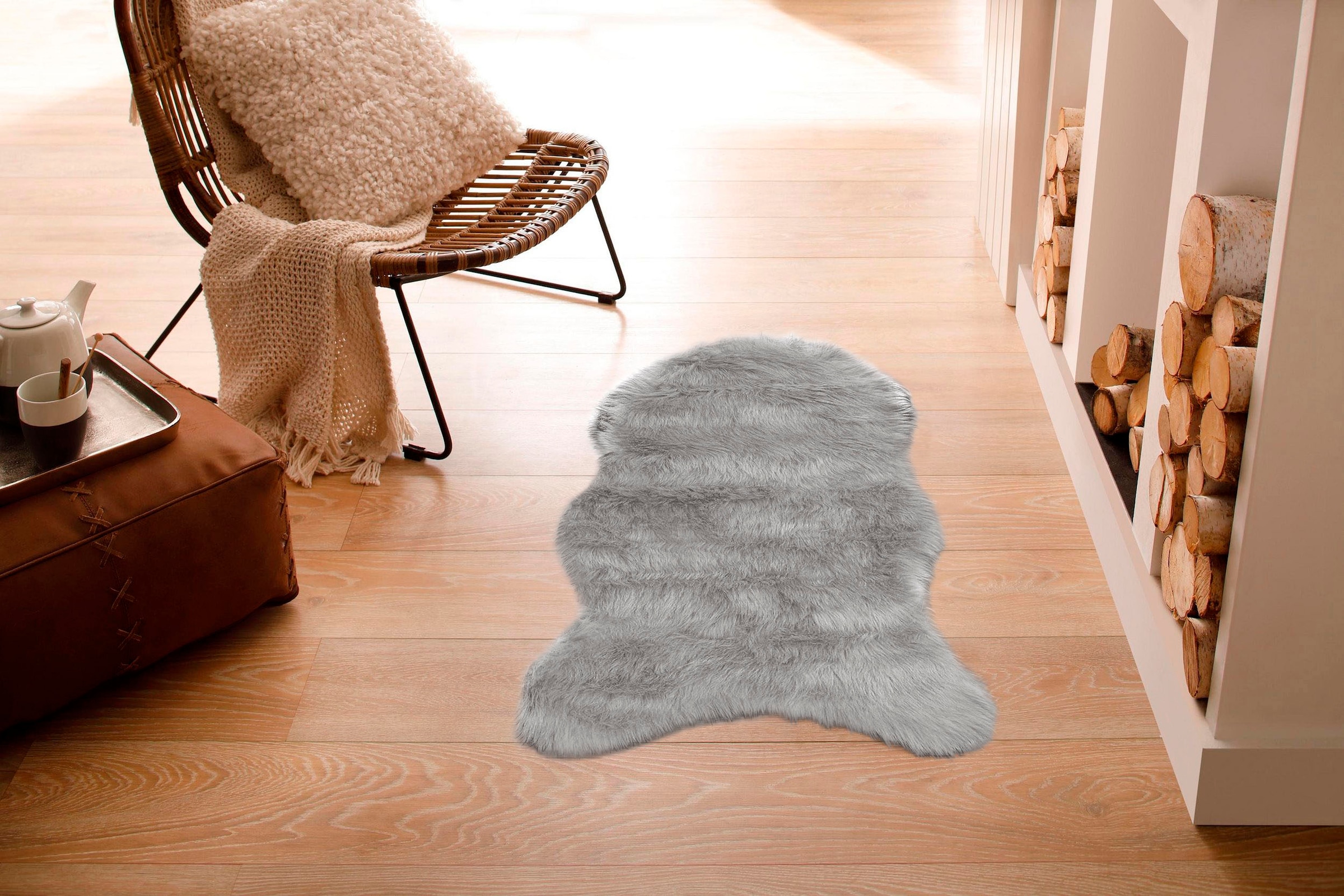Home affaire Fellteppich »Valeria«, fellförmig, 60 mm Höhe, Kunstfell Teppich rund, besonders weich und flauschig, fußbodenheizungsgeeignet, pflegeleicht, ideale Teppiche für Wohnzimmer, Schlafzimmer und Esszimmer