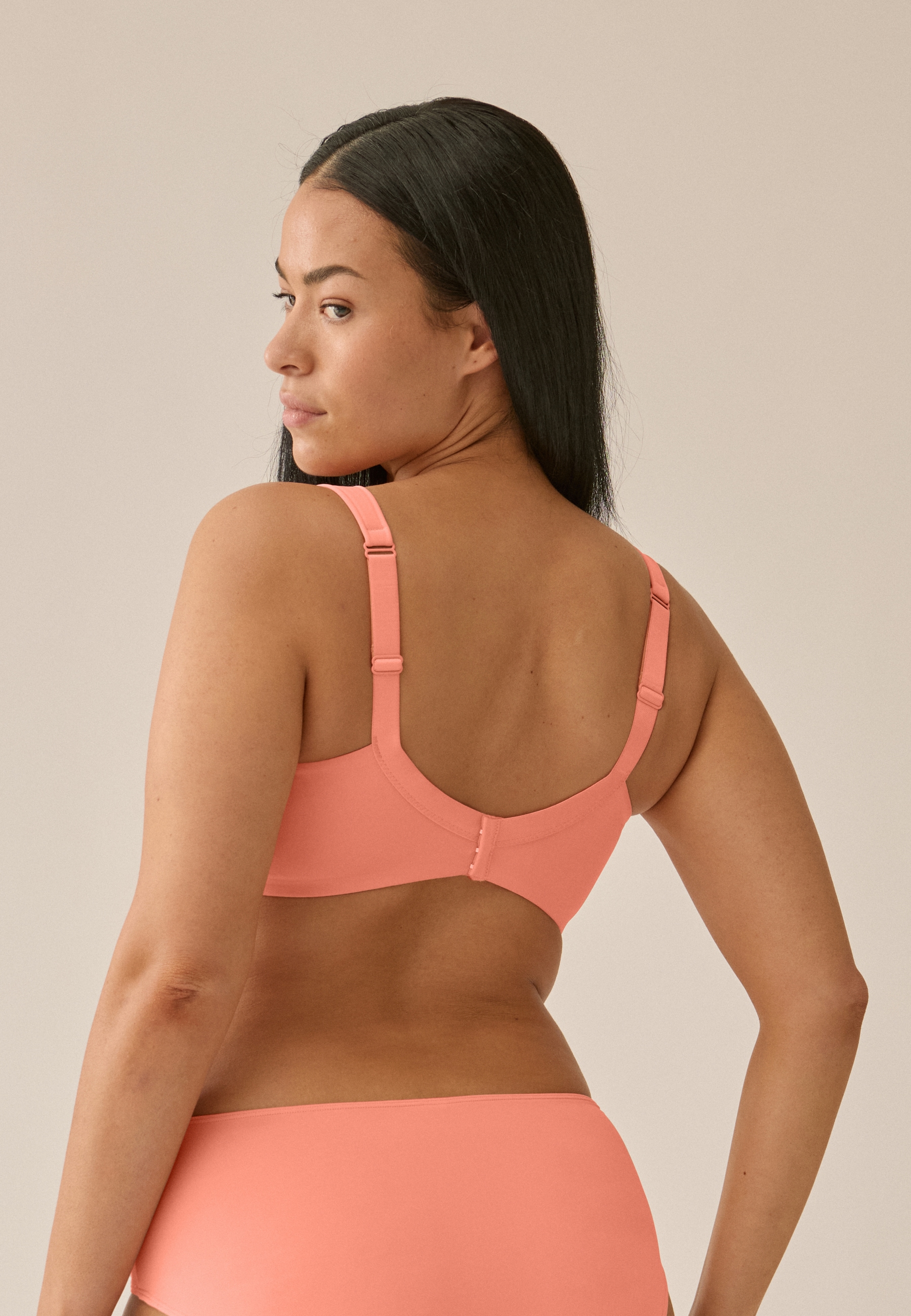 Naturana Bügelloser BH »The Wednesday« 1 Stk. tlg., mit Schale, Glanzband, breite Träger, weich, bequem, ohne Bügel