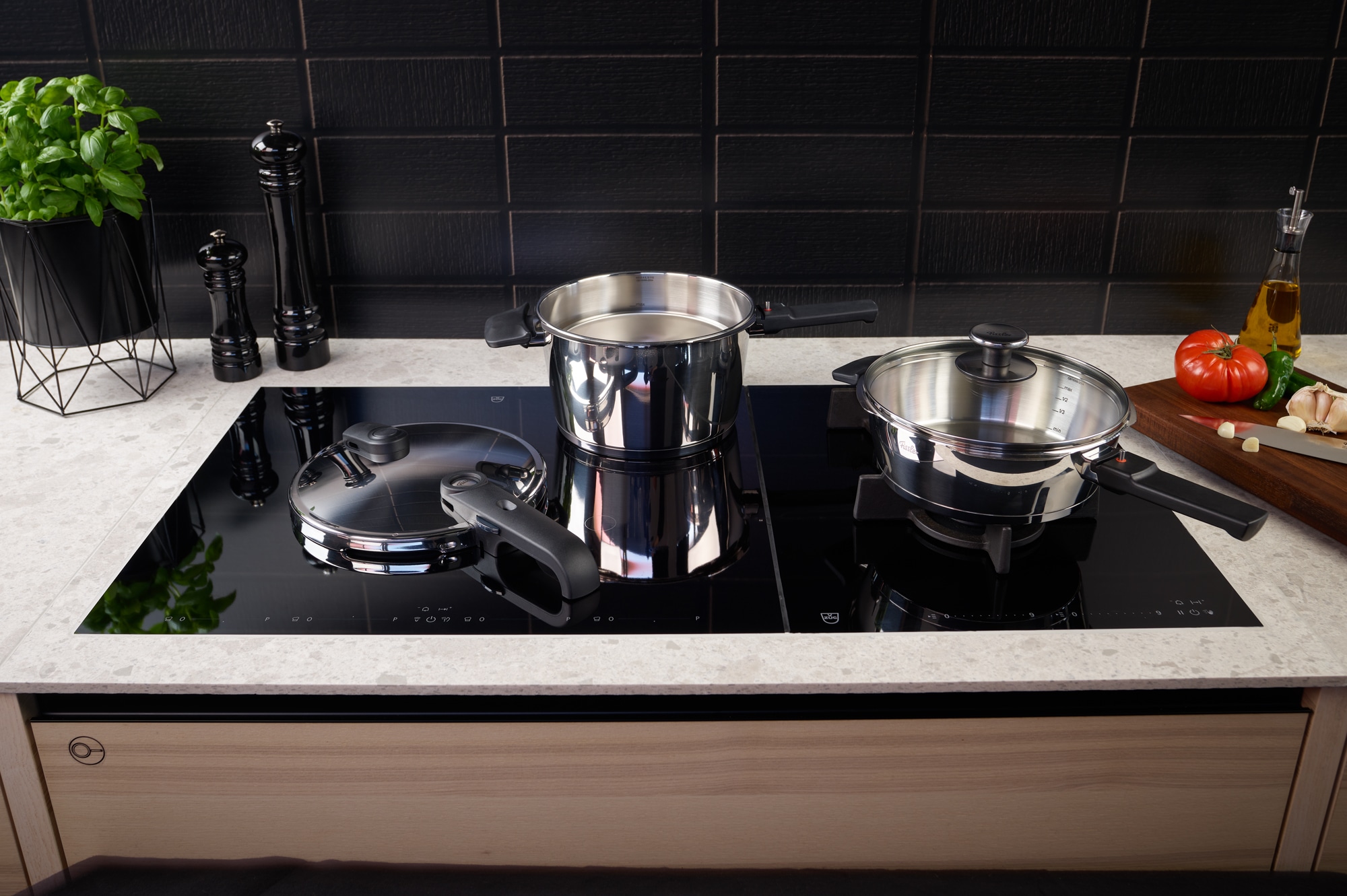 Fissler Schnellkochtopf »Vitaquick® Edition«, Edelstahl 18/10, (Set, 6 tlg., je 1 Topf 4,5 + 2,5 Liter, 1 Deckel, 1 Zusatz-Glasdeckel + Zubehör), Made in Germany, mit gelochtem Einsatz
