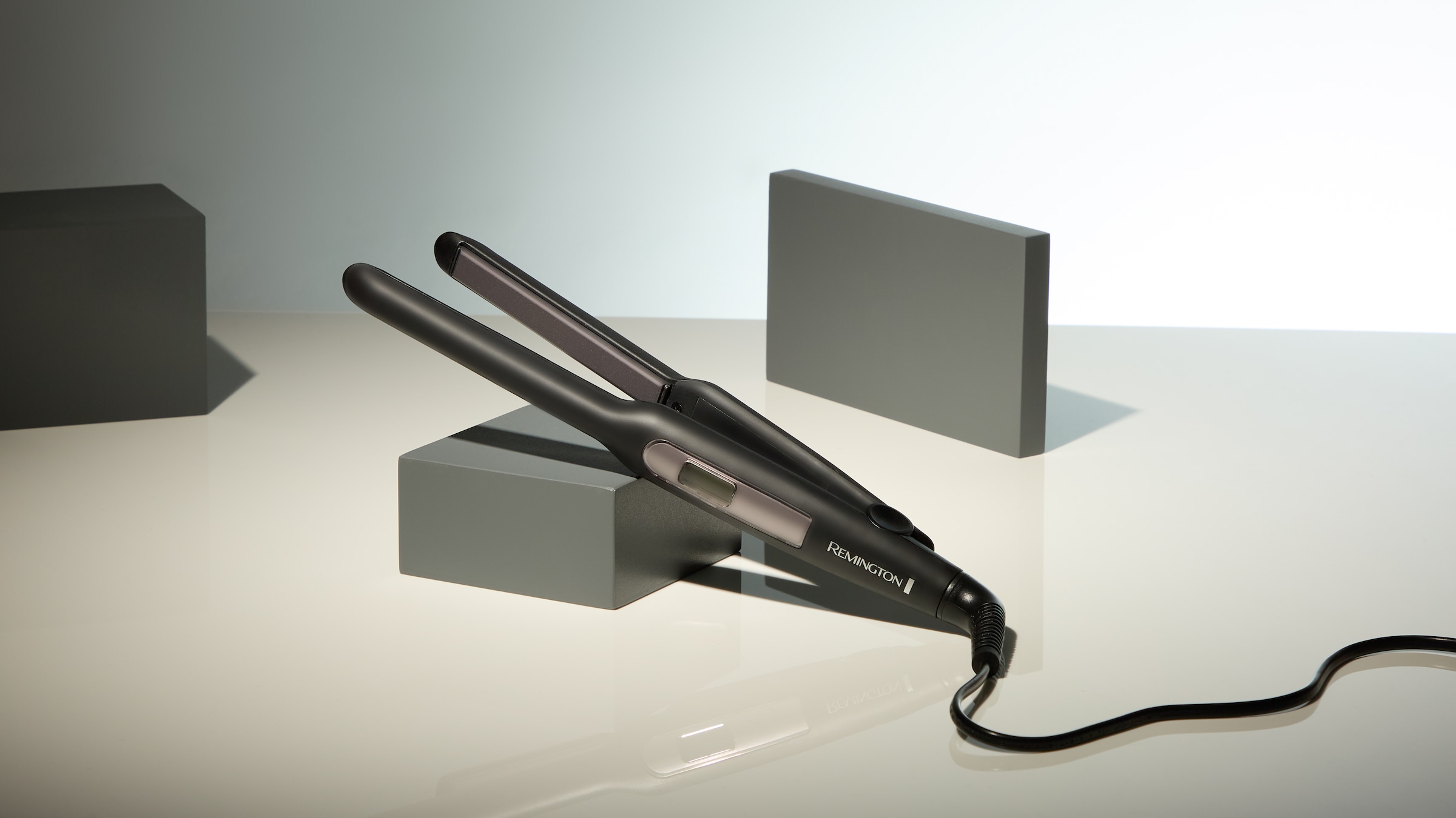 Remington Glätteisen »S5515«, Ultra-Keramikbeschichtung, extraschmalen Stylingplatten–45% schmaler* für präzises Styling