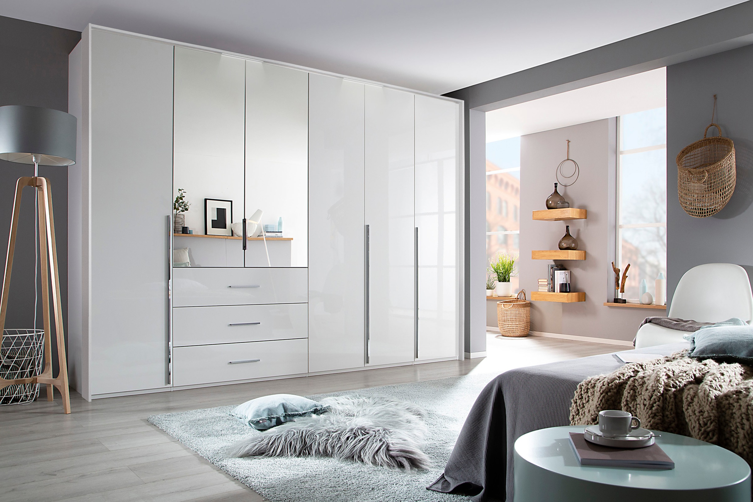 rauch Drehtürenschrank »Montclar«, Passepartout optional mit Beleuchtung, inkl. Wäscheeinteilung