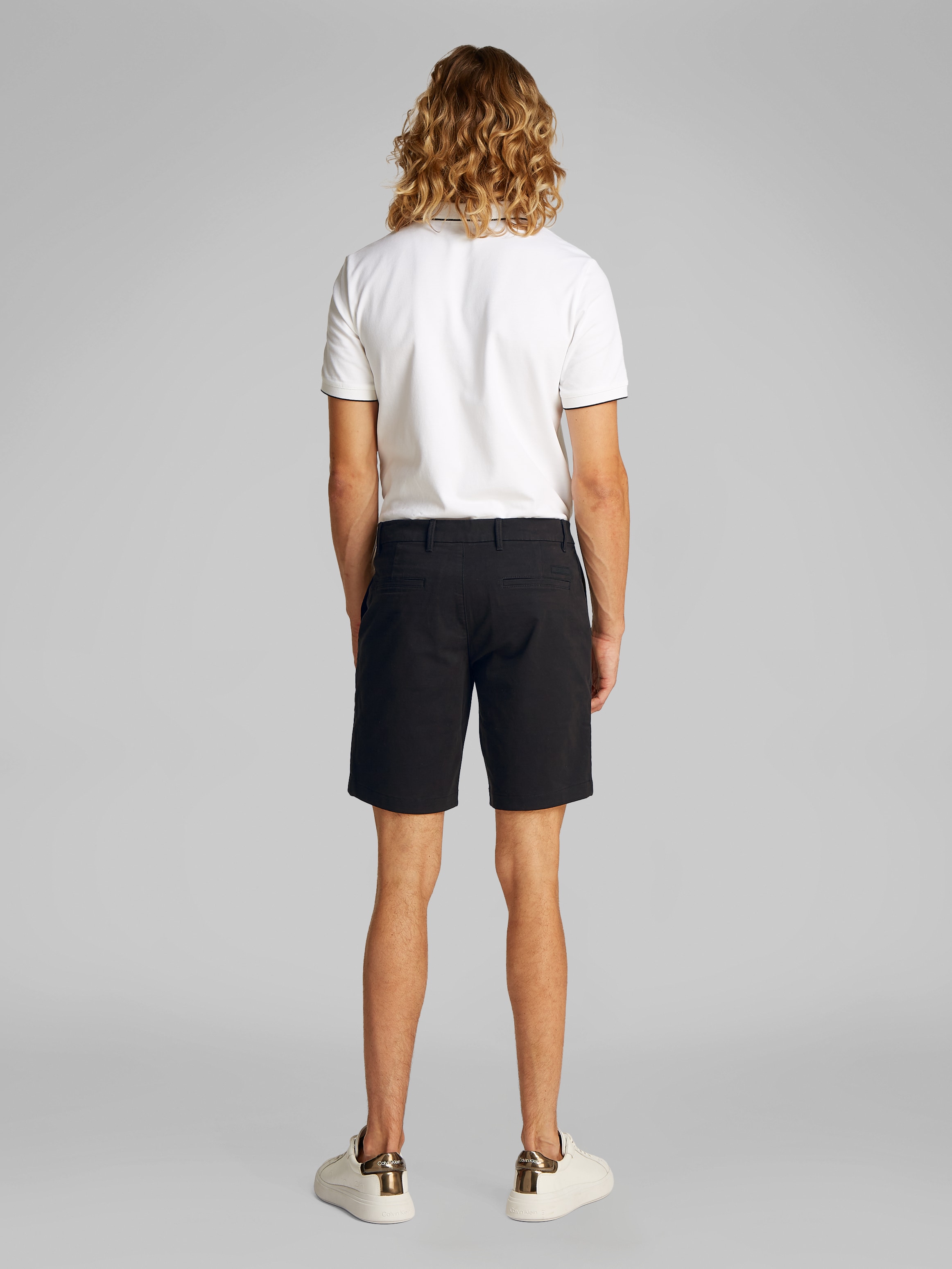 Calvin Klein Chinoshorts »MODERN TWILL SLIM CHINO SHORT«, mit Logo-Patch