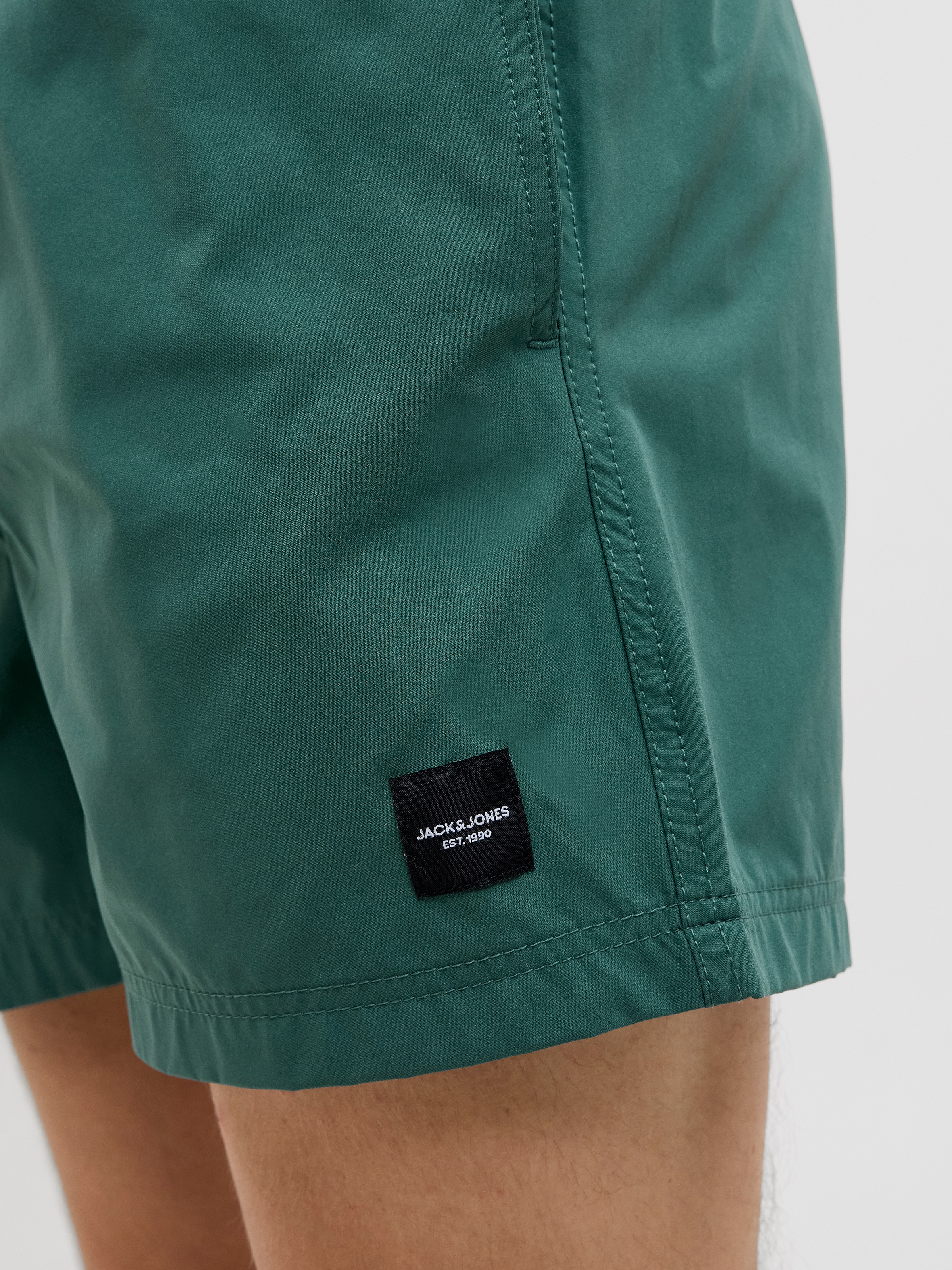 Jack & Jones Badeshorts »JPSTMAUI  Badeshort mit elastischem Bund und normalem Schnitt« unifarben, modisch, slim fit, Polyester