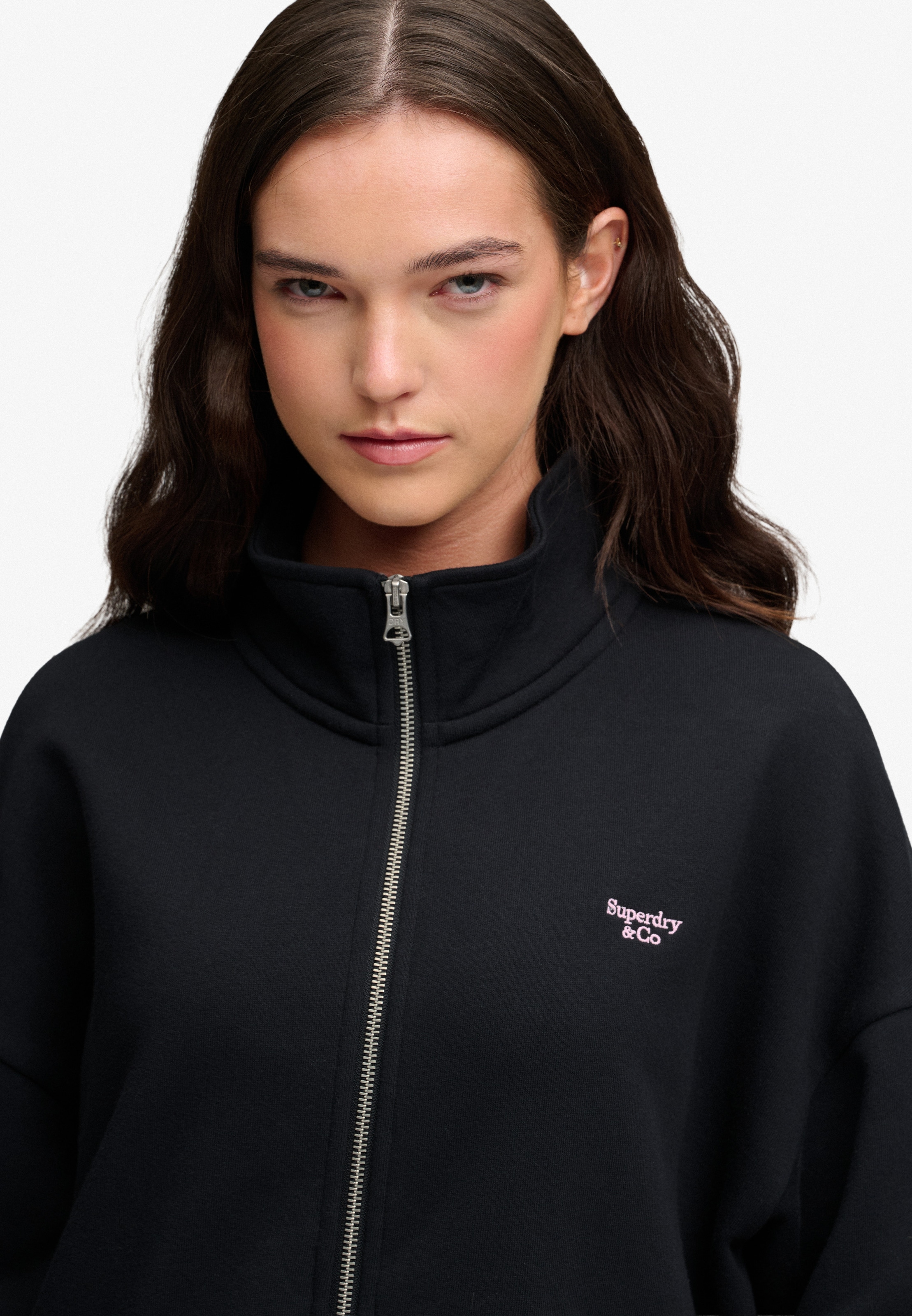 Superdry Sweatjacke »SIGNATURE EMB OVERSIZED TRACK« Oversize-Passform, mit Reißverschluss, hoch geschlossener Ausschnitt