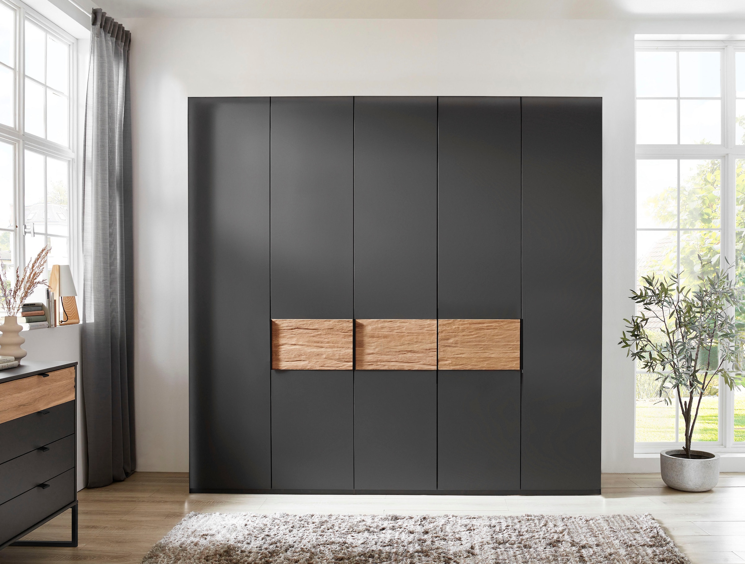 Drehtürenschrank 