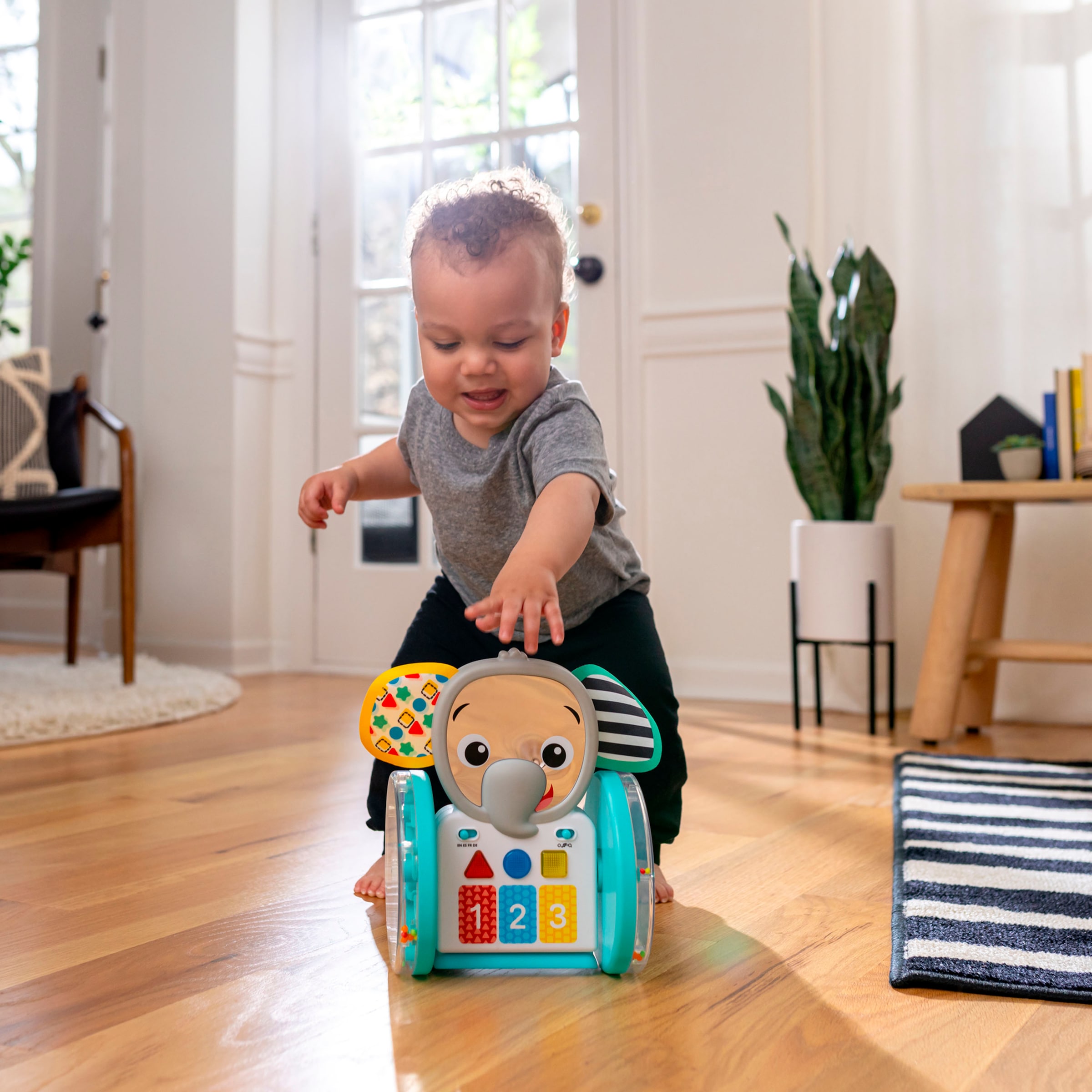 Baby Einstein Lernspielzeug »Chase & Tap Earl Interactive Crawling Toy«