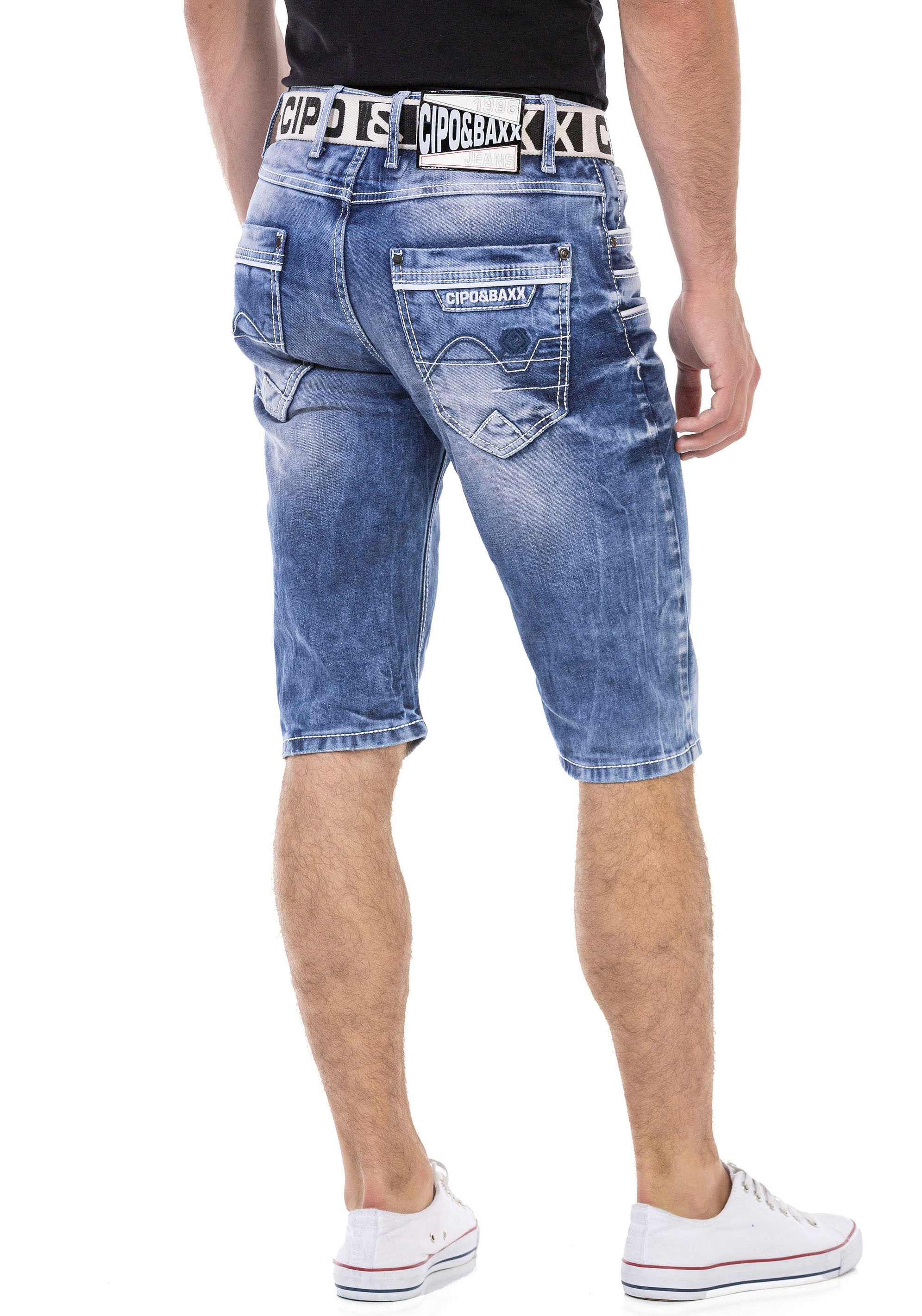 11. Bild von Cipo & Baxx Bermudas, in Denim und mit markanten Taschen