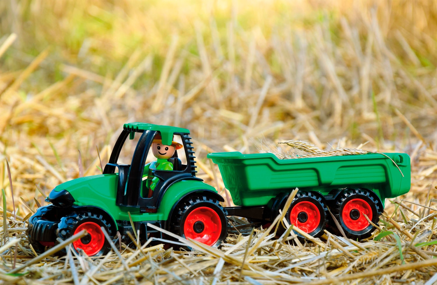 Lena® Spielzeug-Traktor »Truckies« mit Anhänger; inklusive Spielfigur; Made in Europe