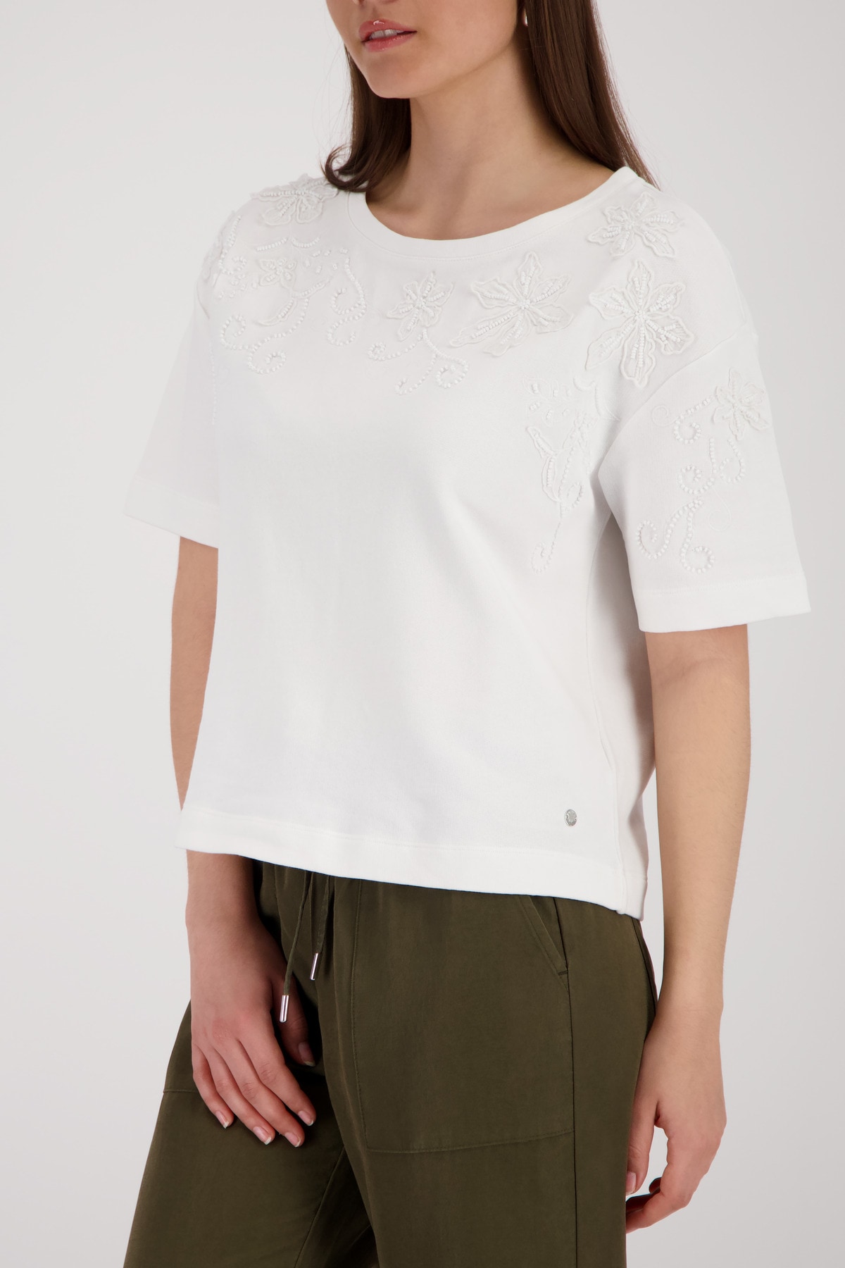 Monari Sweatshirt »Sweatshirt Perlenschmuck«, Regular fit mit Blumenstickerei
