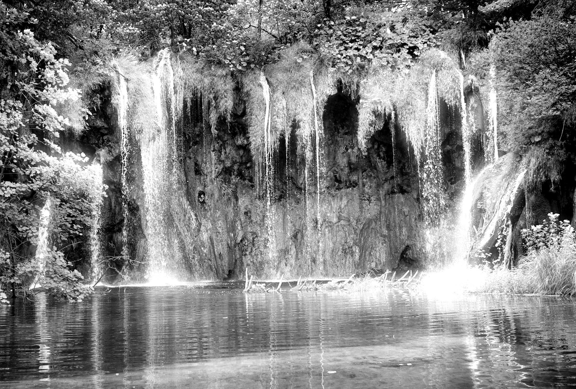 Papermoon Fototapete »Wasserfall Schwarz & Weiß« günstig online kaufen