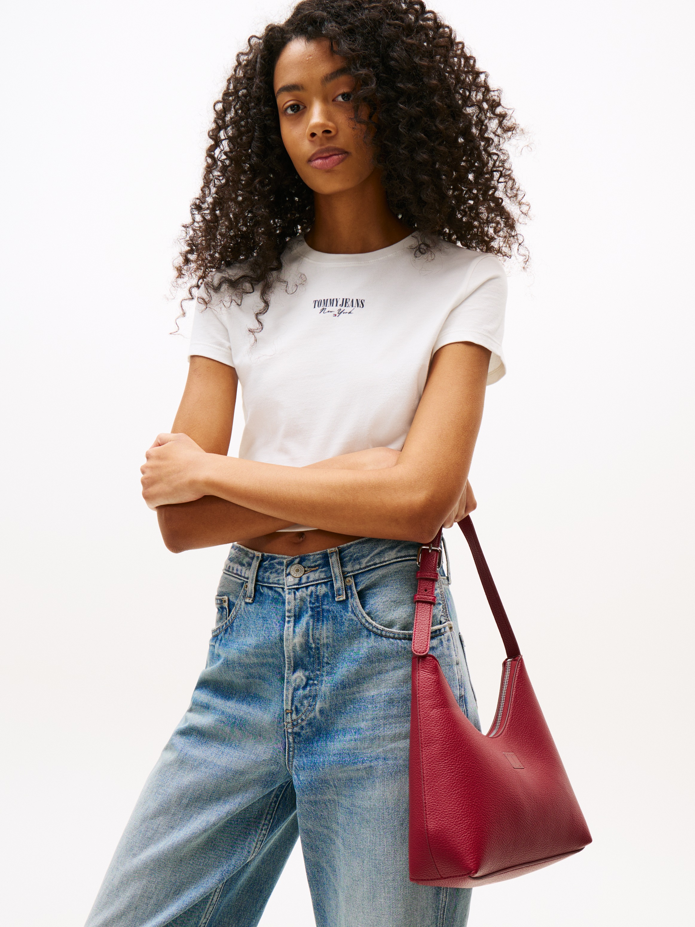 Tommy Jeans Schultertasche »TJW MUST SHOULDER BAG«, Damen Umhängetasche, Abendtasche mit Logo-Schriftzug