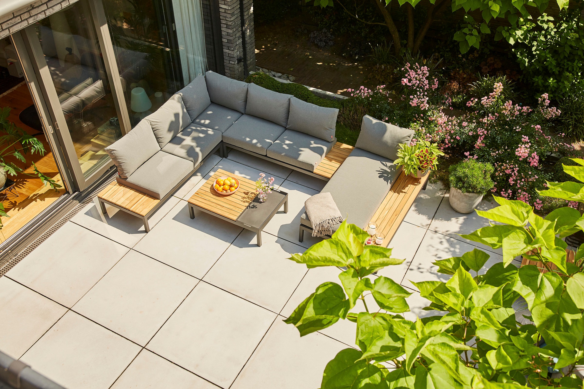 Siena Garden Gartenlounge-Set »Alvida«, (Set, 15 tlg.), best. aus 2 Sofas, 1 Ecksofa, 1 Tisch und 12 Kissen
