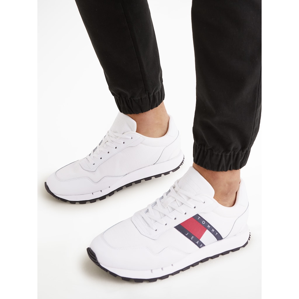 Tommy Jeans Sneaker »TOMMY JEANS RETRO RUNNER CORE«, mit farbiger Flagge