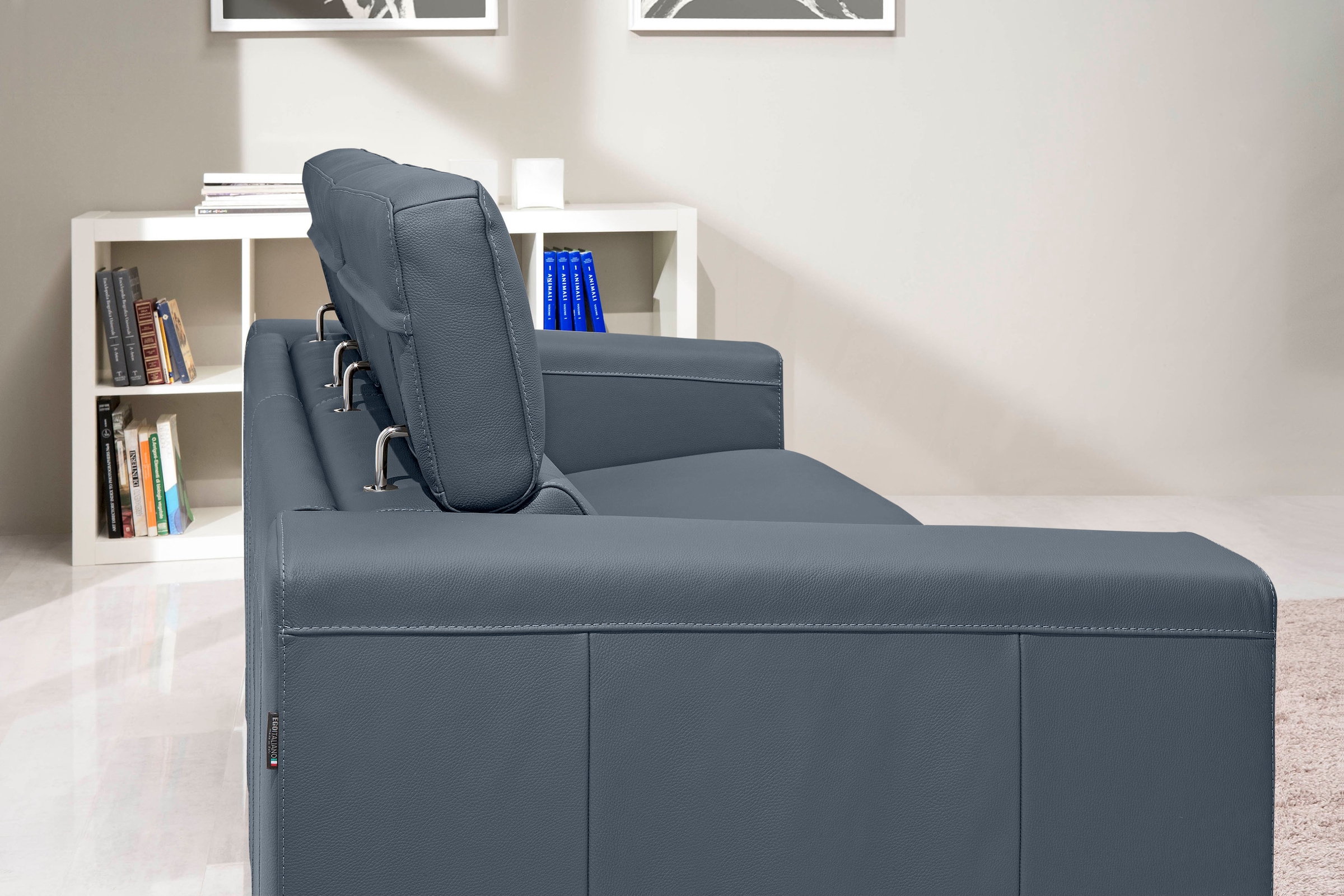 Egoitaliano Schlafsofa »Cabiria, Design und super Sitz- und Liegekomfort«, Sofa inkl. Schlaffunktion, Kopfteile verstellbar, mit Metallfüßen