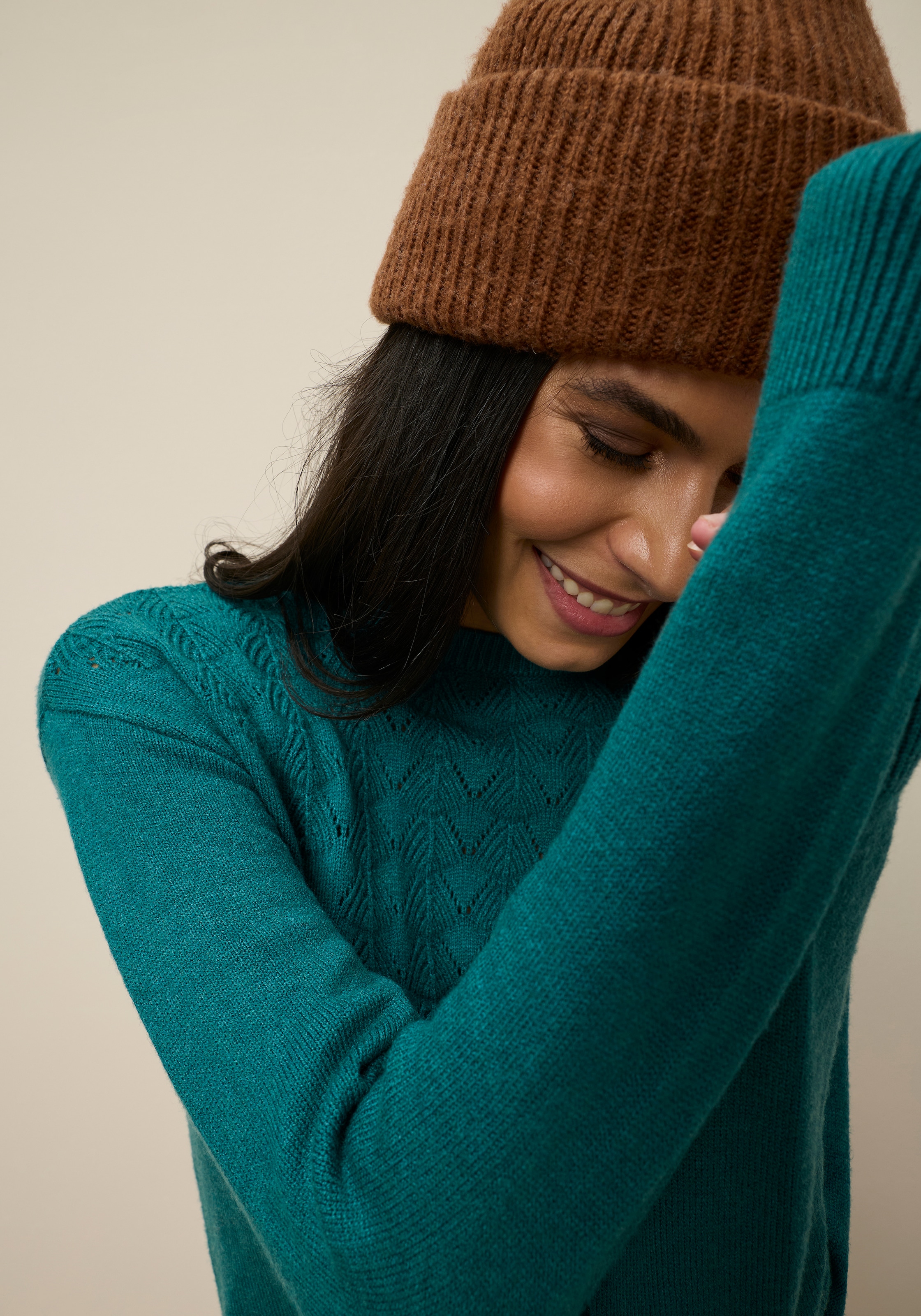 Tamaris Strickkleid Mini-Länge, modischer Ajourstrick