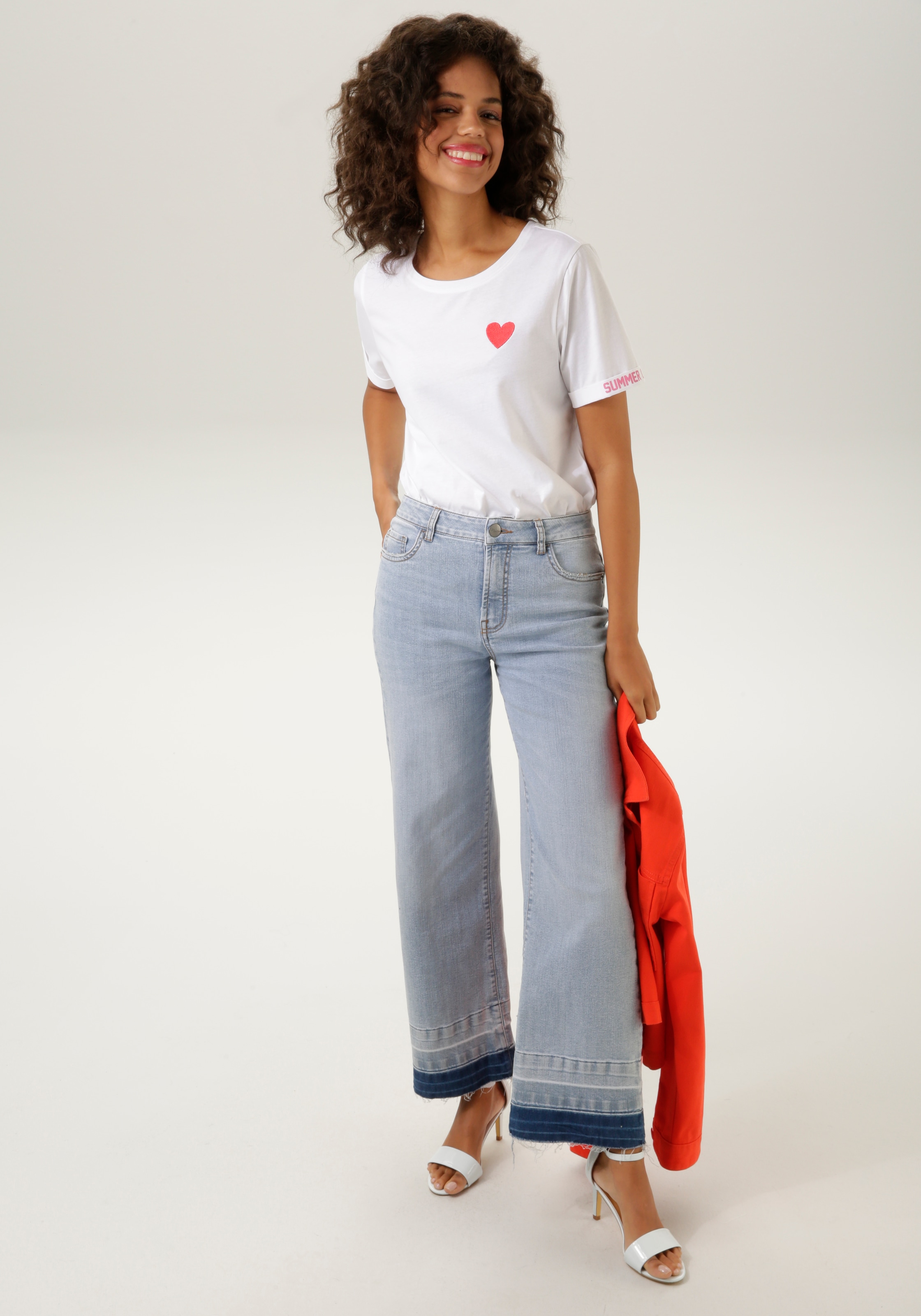 Aniston CASUAL T-Shirt mit Herz-Applikation und bedrucktem Rücken