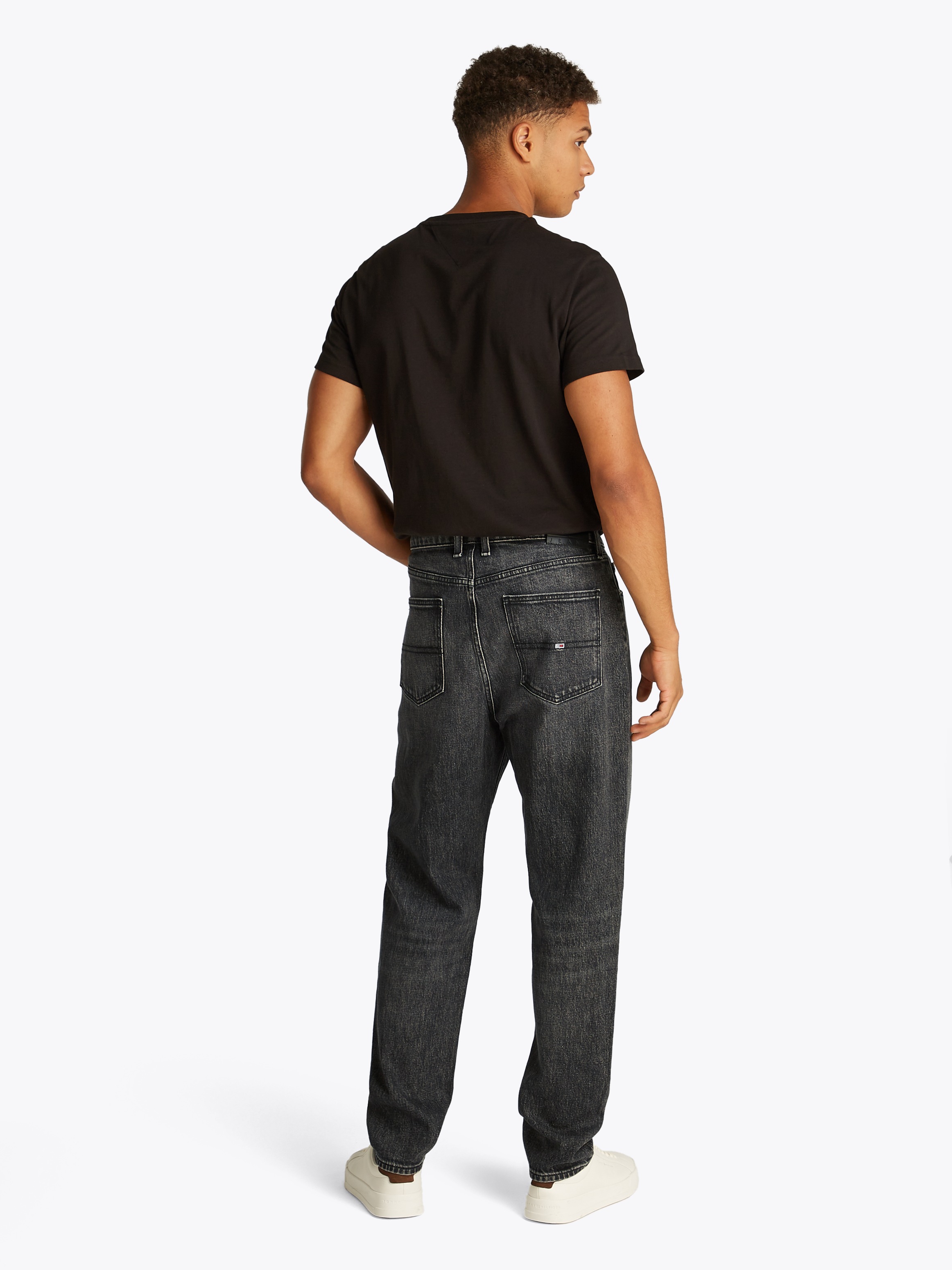 Tommy Jeans Gerade Jeans »Isaac Relaxed Tapered«, Mit Gürtelschlaufen